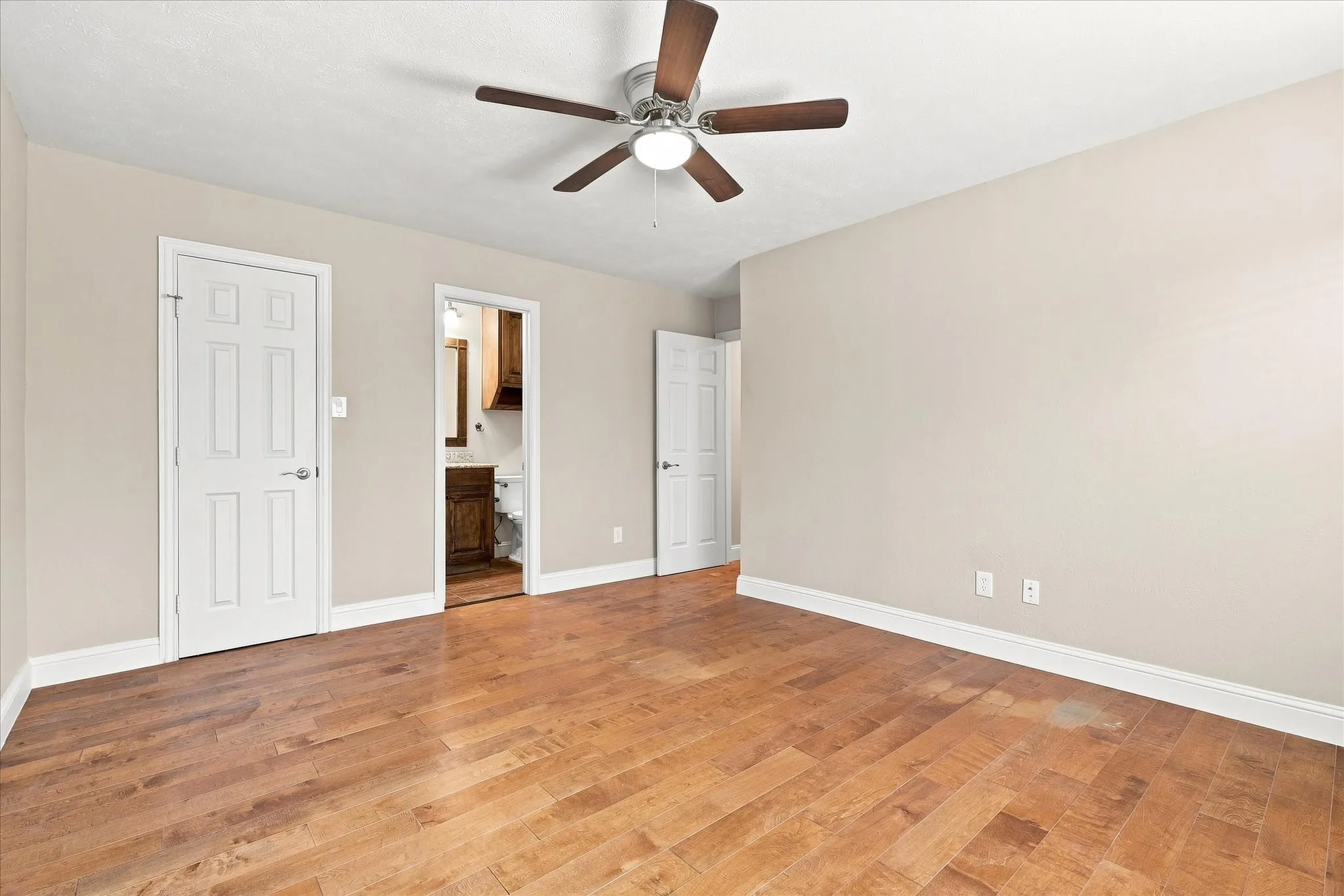 Single Family Residence For Sale in Denton County , 5264 Sherman Drive, The Colony, Texas 75056, 4 Bedroom, 2 Bathroom, 2 Garage spaces, 2,017 Sqft, built in 1983, mls#21359729, Real Estate Agent in The Colony, Homes For Sale in Denton county, Homes For Sale in The Colony, Realtor in The Colony Texas, Real Estate Brokerage Independent Realty Texas, Luminita Cordes Realtor