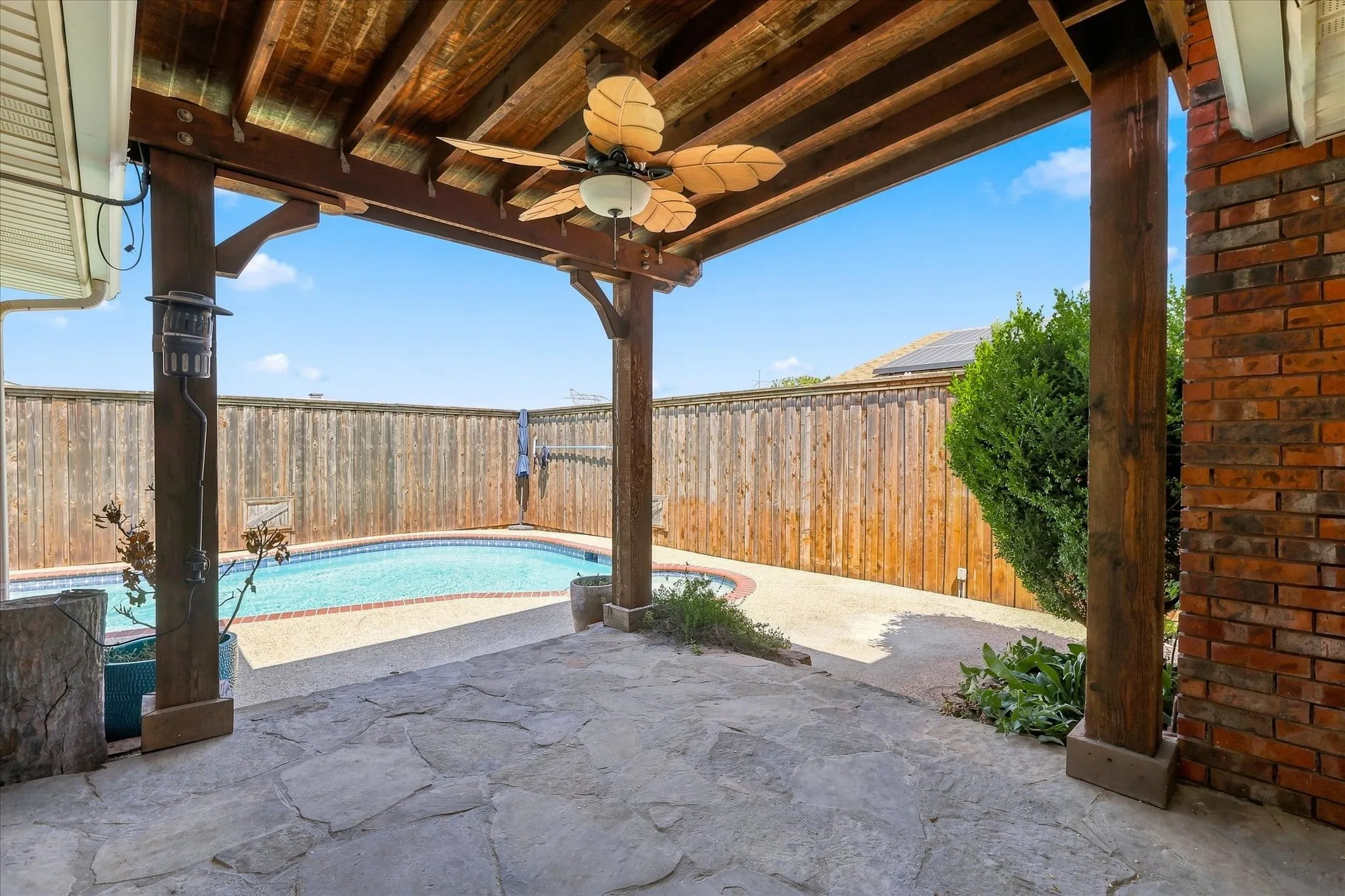 Single Family Residence For Sale in Denton County , 5264 Sherman Drive, The Colony, Texas 75056, 4 Bedroom, 2 Bathroom, 2 Garage spaces, 2,017 Sqft, built in 1983, mls#21359729, Real Estate Agent in The Colony, Homes For Sale in Denton county, Homes For Sale in The Colony, Realtor in The Colony Texas, Real Estate Brokerage Independent Realty Texas, Luminita Cordes Realtor