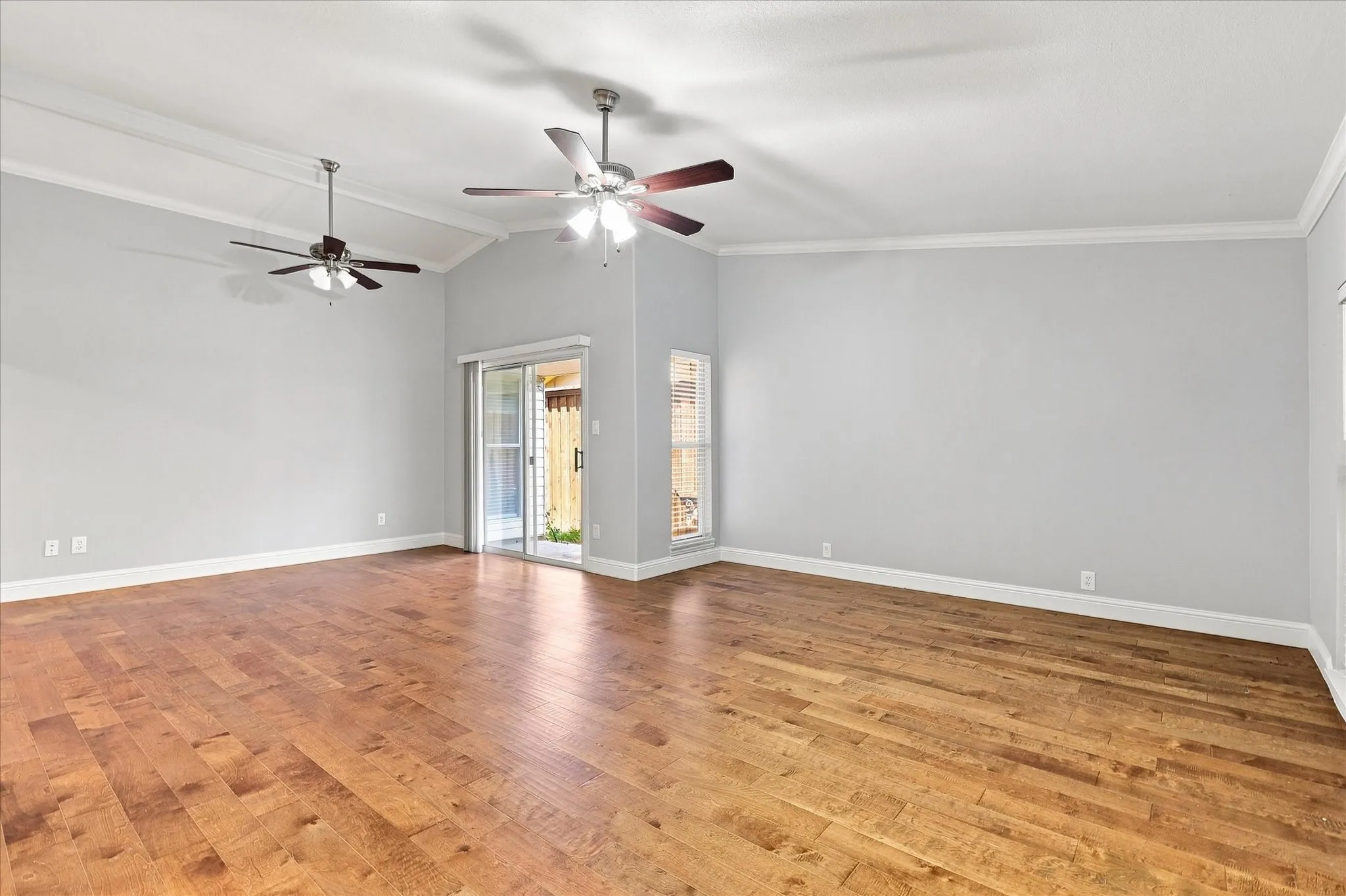Single Family Residence For Sale in Denton County , 5264 Sherman Drive, The Colony, Texas 75056, 4 Bedroom, 2 Bathroom, 2 Garage spaces, 2,017 Sqft, built in 1983, mls#21359729, Real Estate Agent in The Colony, Homes For Sale in Denton county, Homes For Sale in The Colony, Realtor in The Colony Texas, Real Estate Brokerage Independent Realty Texas, Luminita Cordes Realtor