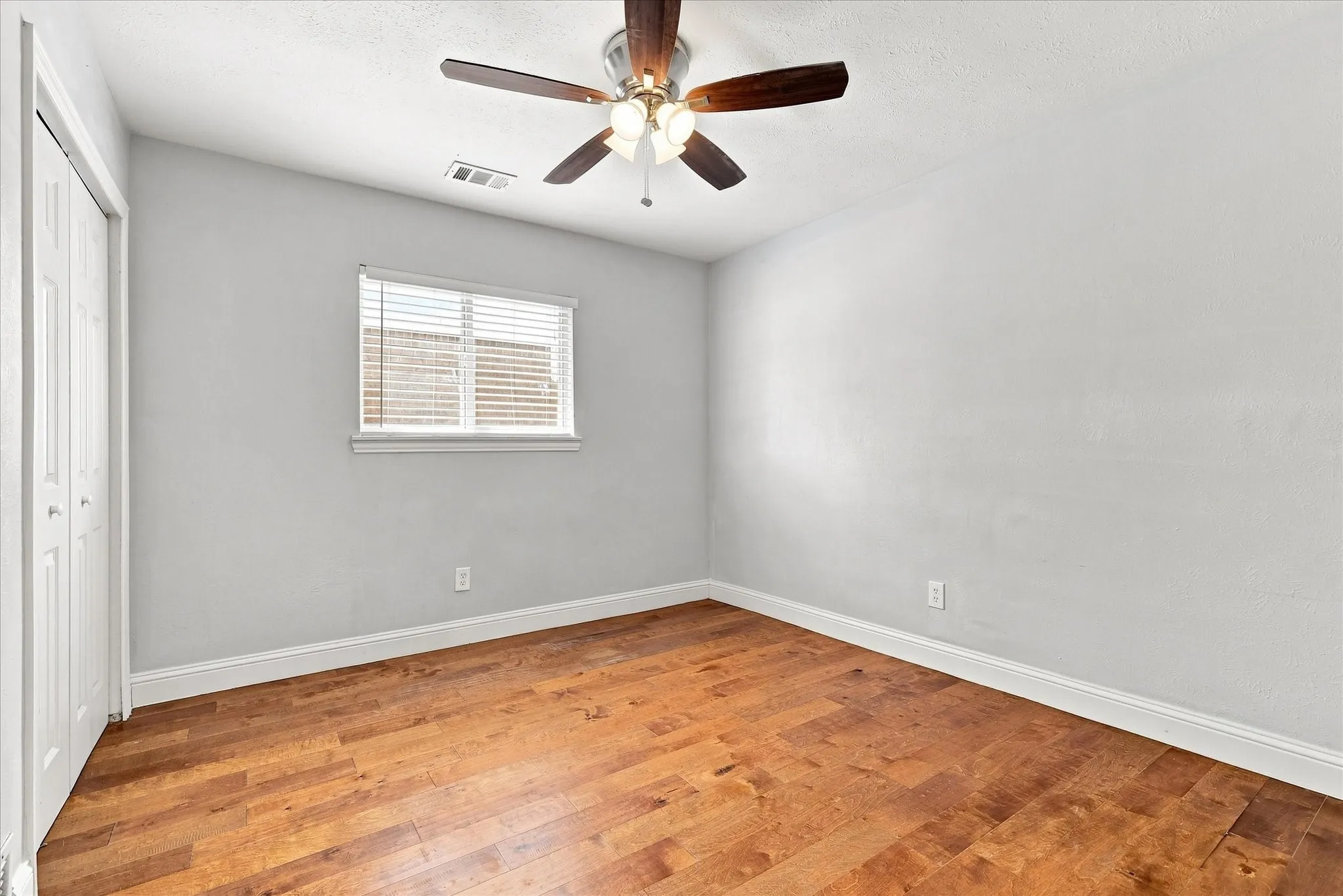 Single Family Residence For Sale in Denton County , 5264 Sherman Drive, The Colony, Texas 75056, 4 Bedroom, 2 Bathroom, 2 Garage spaces, 2,017 Sqft, built in 1983, mls#21359729, Real Estate Agent in The Colony, Homes For Sale in Denton county, Homes For Sale in The Colony, Realtor in The Colony Texas, Real Estate Brokerage Independent Realty Texas, Luminita Cordes Realtor