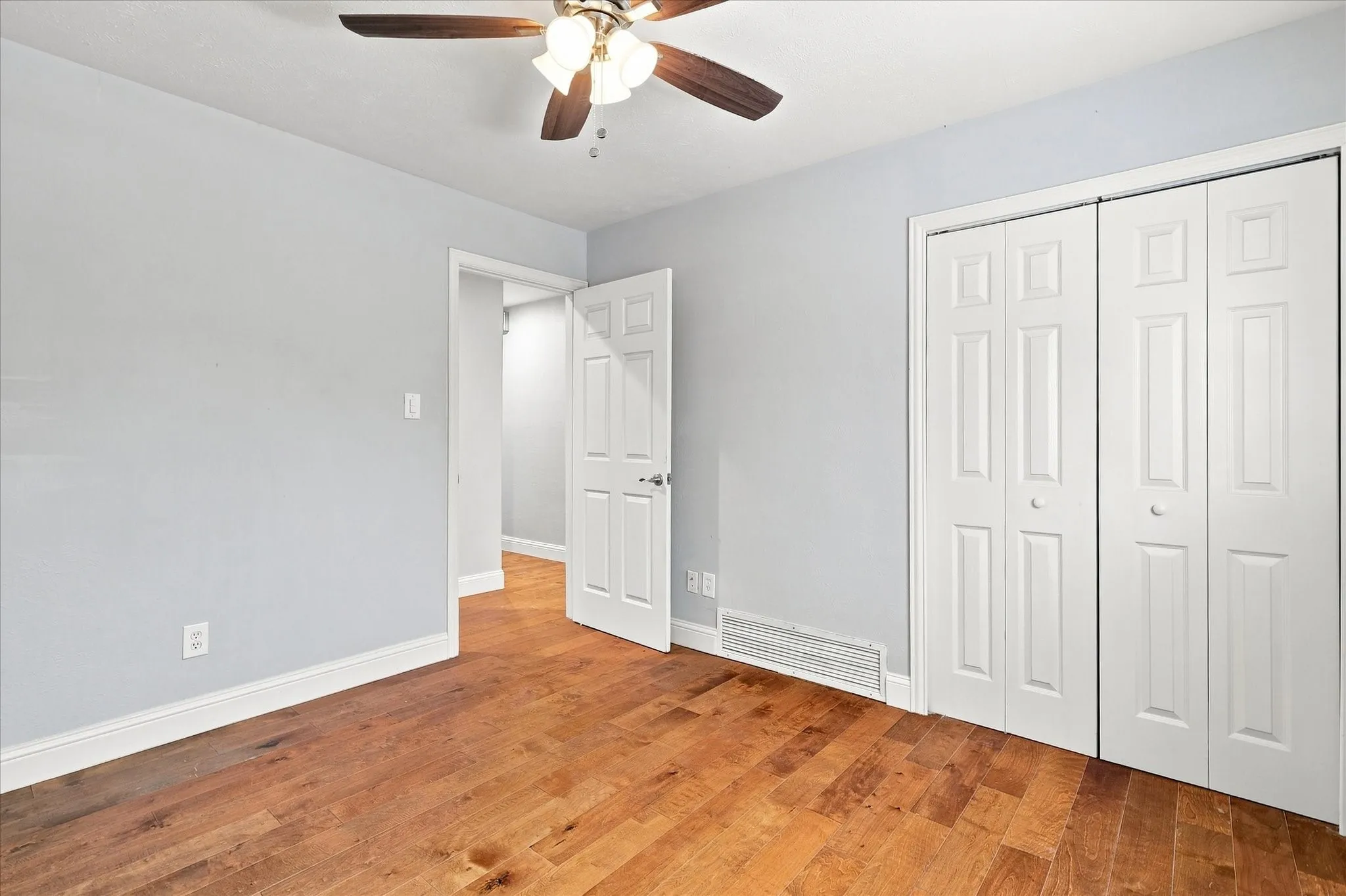 Single Family Residence For Sale in Denton County , 5264 Sherman Drive, The Colony, Texas 75056, 4 Bedroom, 2 Bathroom, 2 Garage spaces, 2,017 Sqft, built in 1983, mls#21359729, Real Estate Agent in The Colony, Homes For Sale in Denton county, Homes For Sale in The Colony, Realtor in The Colony Texas, Real Estate Brokerage Independent Realty Texas, Luminita Cordes Realtor