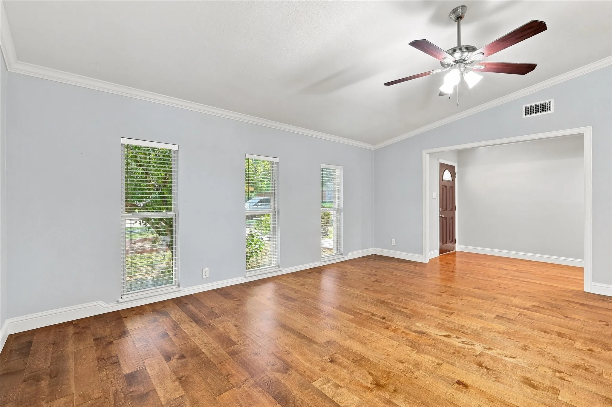 Single Family Residence For Sale in Denton County , 5264 Sherman Drive, The Colony, Texas 75056, 4 Bedroom, 2 Bathroom, 2 Garage spaces, 2,017 Sqft, built in 1983, mls#21359729, Real Estate Agent in The Colony, Homes For Sale in Denton county, Homes For Sale in The Colony, Realtor in The Colony Texas, Real Estate Brokerage Independent Realty Texas, Luminita Cordes Realtor