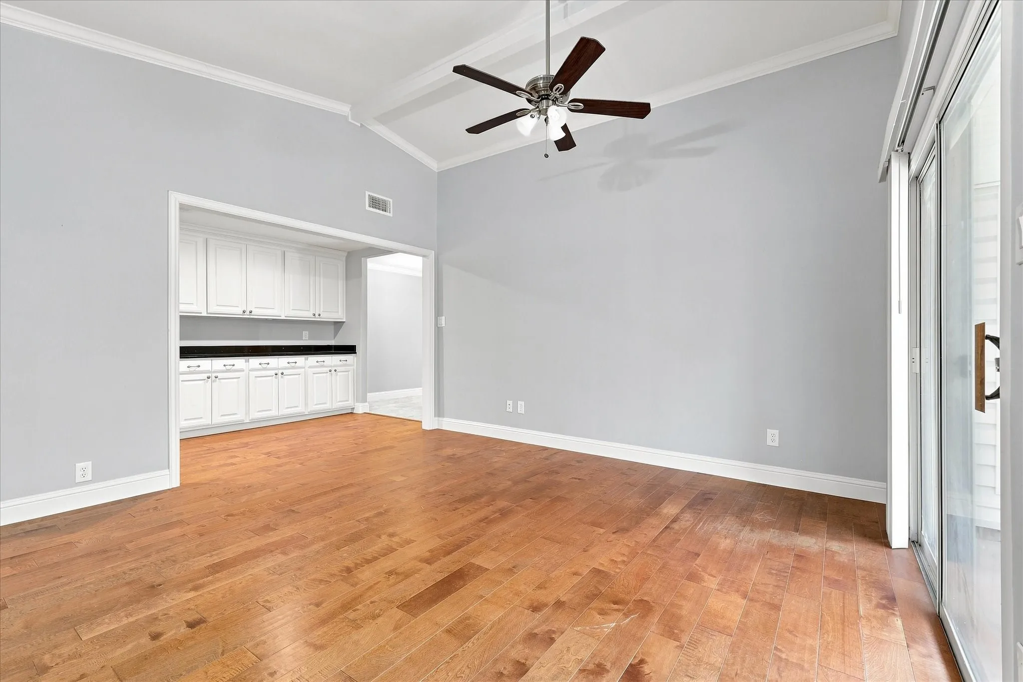 Single Family Residence For Sale in Denton County , 5264 Sherman Drive, The Colony, Texas 75056, 4 Bedroom, 2 Bathroom, 2 Garage spaces, 2,017 Sqft, built in 1983, mls#21359729, Real Estate Agent in The Colony, Homes For Sale in Denton county, Homes For Sale in The Colony, Realtor in The Colony Texas, Real Estate Brokerage Independent Realty Texas, Luminita Cordes Realtor