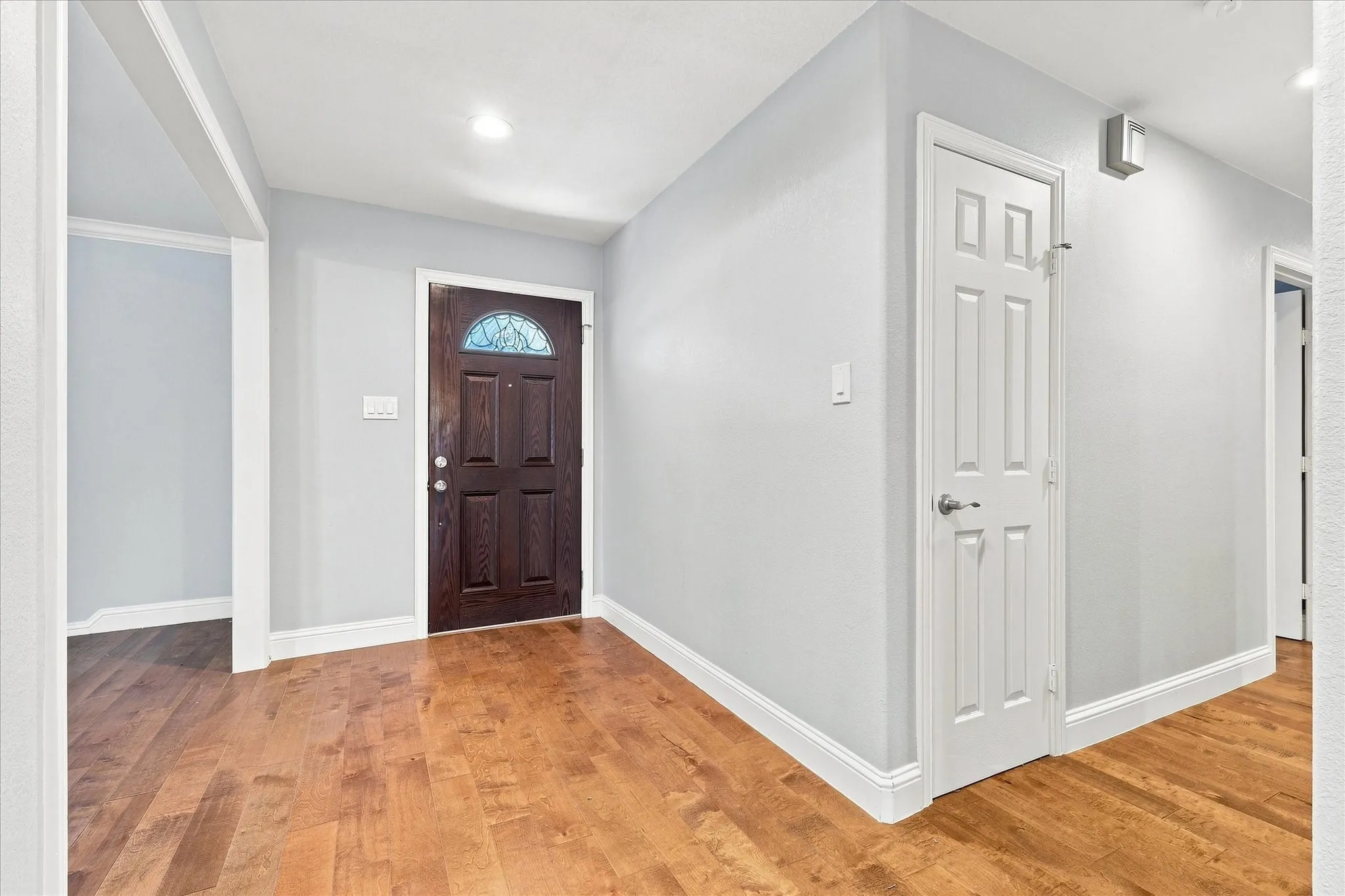 Single Family Residence For Sale in Denton County , 5264 Sherman Drive, The Colony, Texas 75056, 4 Bedroom, 2 Bathroom, 2 Garage spaces, 2,017 Sqft, built in 1983, mls#21359729, Real Estate Agent in The Colony, Homes For Sale in Denton county, Homes For Sale in The Colony, Realtor in The Colony Texas, Real Estate Brokerage Independent Realty Texas, Luminita Cordes Realtor