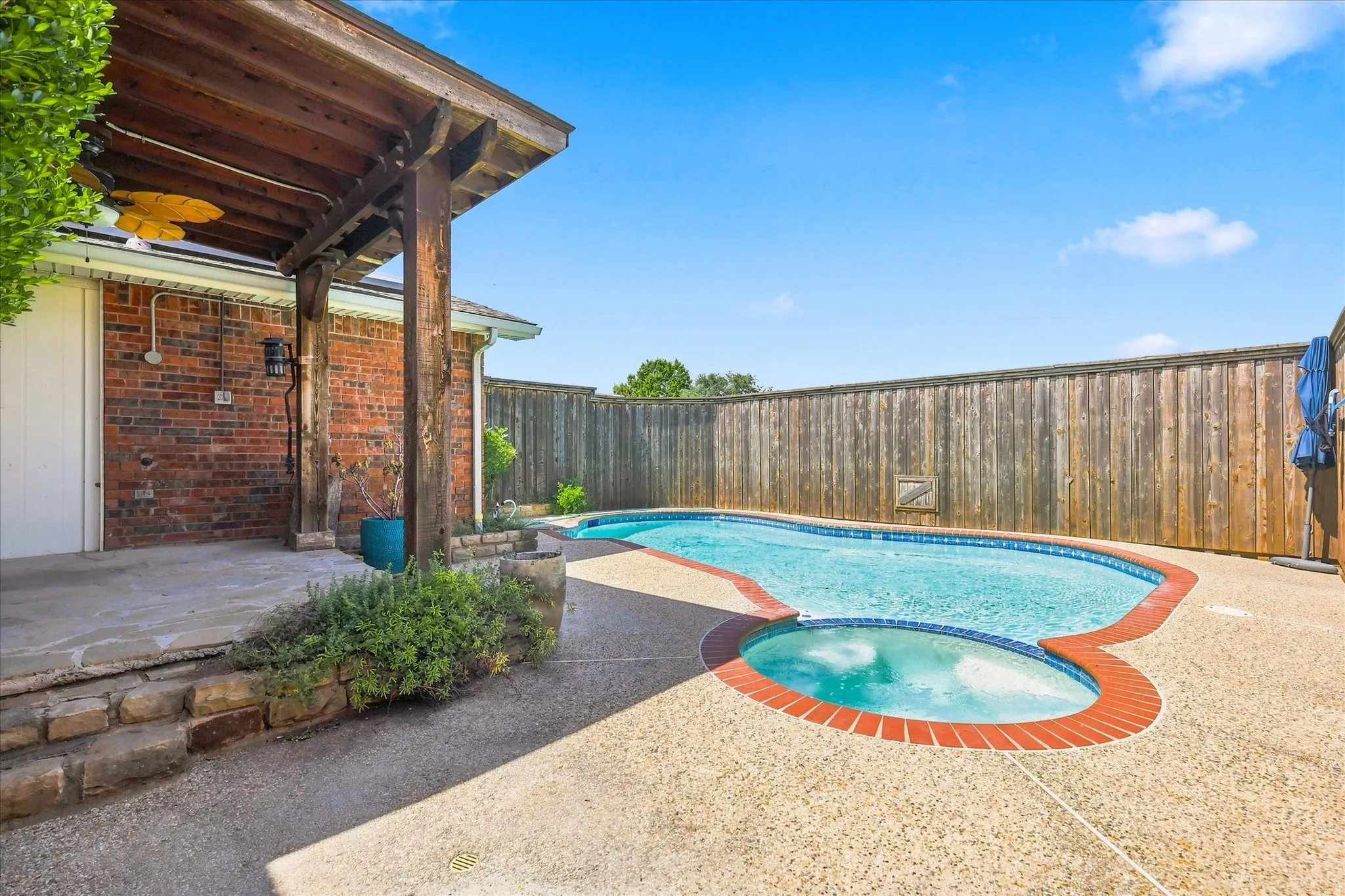 Single Family Residence For Sale in Denton County , 5264 Sherman Drive, The Colony, Texas 75056, 4 Bedroom, 2 Bathroom, 2 Garage spaces, 2,017 Sqft, built in 1983, mls#21359729, Real Estate Agent in The Colony, Homes For Sale in Denton county, Homes For Sale in The Colony, Realtor in The Colony Texas, Real Estate Brokerage Independent Realty Texas, Luminita Cordes Realtor