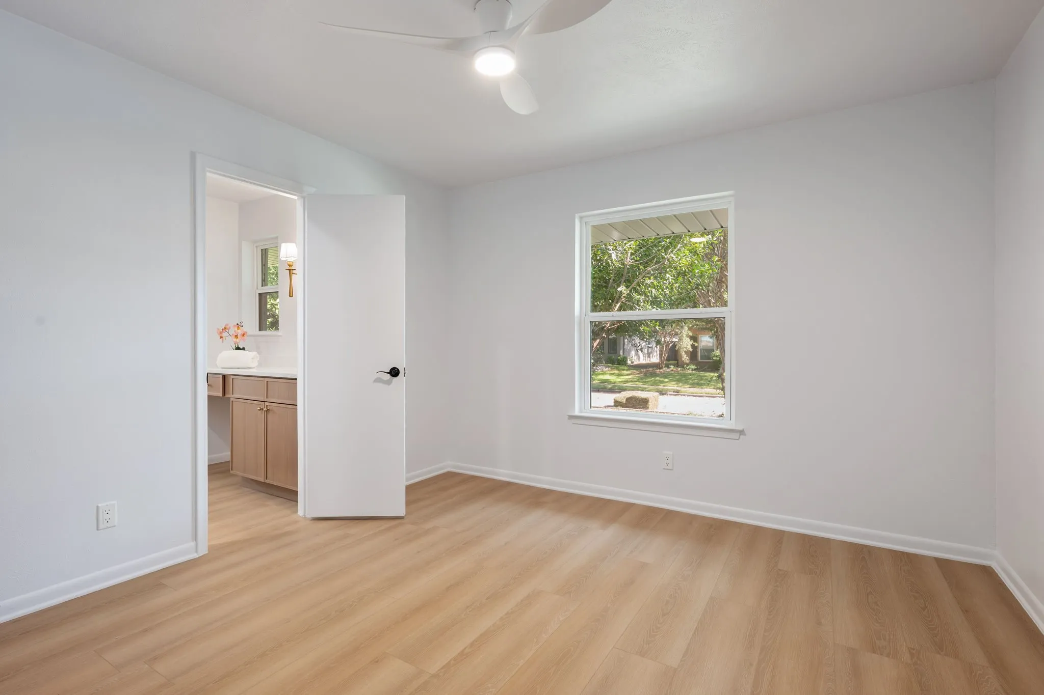 Single Family Residence For Sale in Dallas County , 7727 La Risa Drive, Dallas, Texas 75248, 4 Bedroom, 3 Bathroom, 2 Garage spaces, 2,098 Sqft, built in 1966, mls#21359548, Real Estate Agent in Dallas, Homes For Sale in Dallas county, Homes For Sale in Dallas, Realtor in Dallas Texas, Real Estate Brokerage Independent Realty Texas, Luminita Cordes Realtor