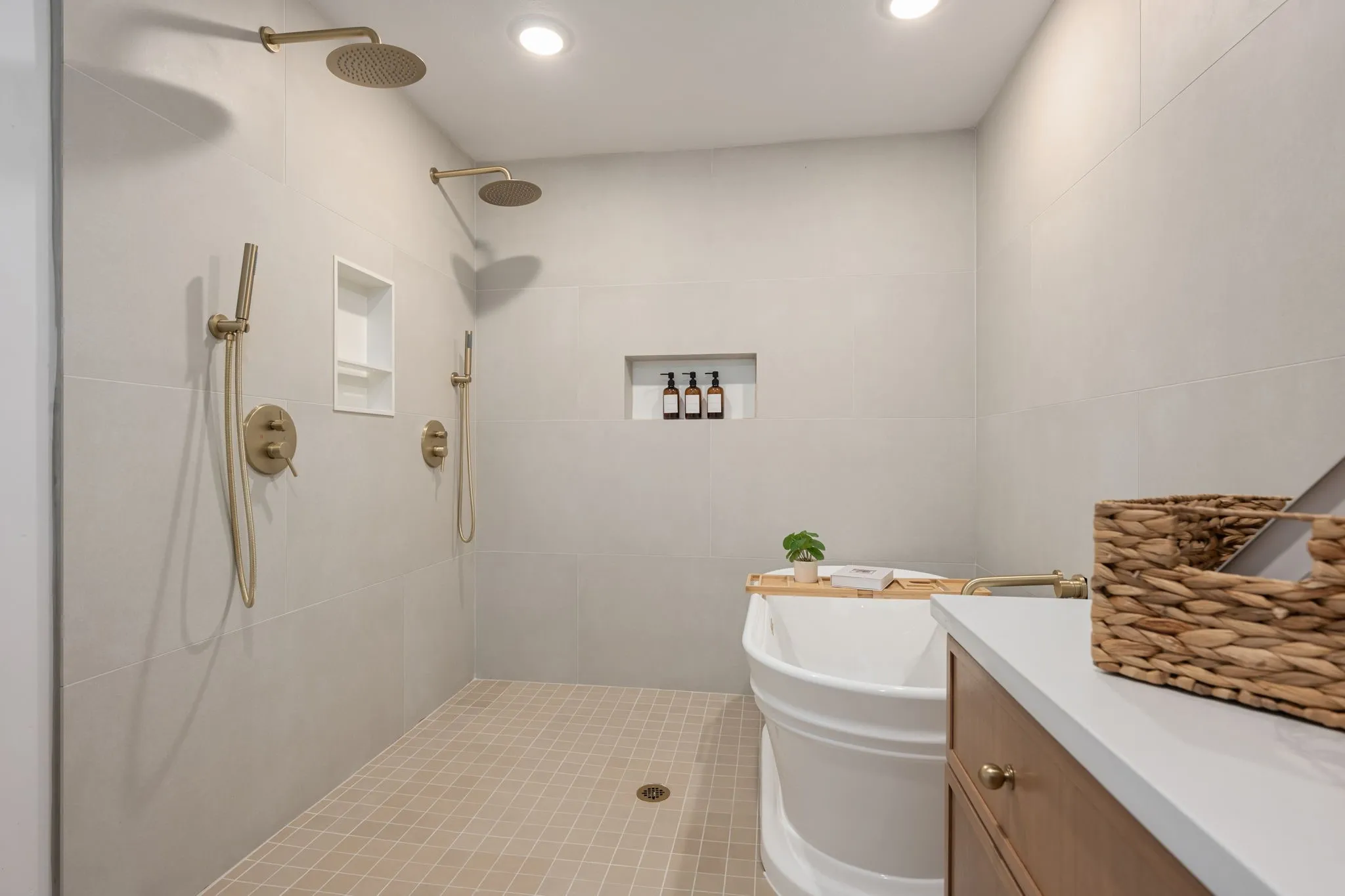 Single Family Residence For Sale in Dallas County , 7727 La Risa Drive, Dallas, Texas 75248, 4 Bedroom, 3 Bathroom, 2 Garage spaces, 2,098 Sqft, built in 1966, mls#21359548, Real Estate Agent in Dallas, Homes For Sale in Dallas county, Homes For Sale in Dallas, Realtor in Dallas Texas, Real Estate Brokerage Independent Realty Texas, Luminita Cordes Realtor