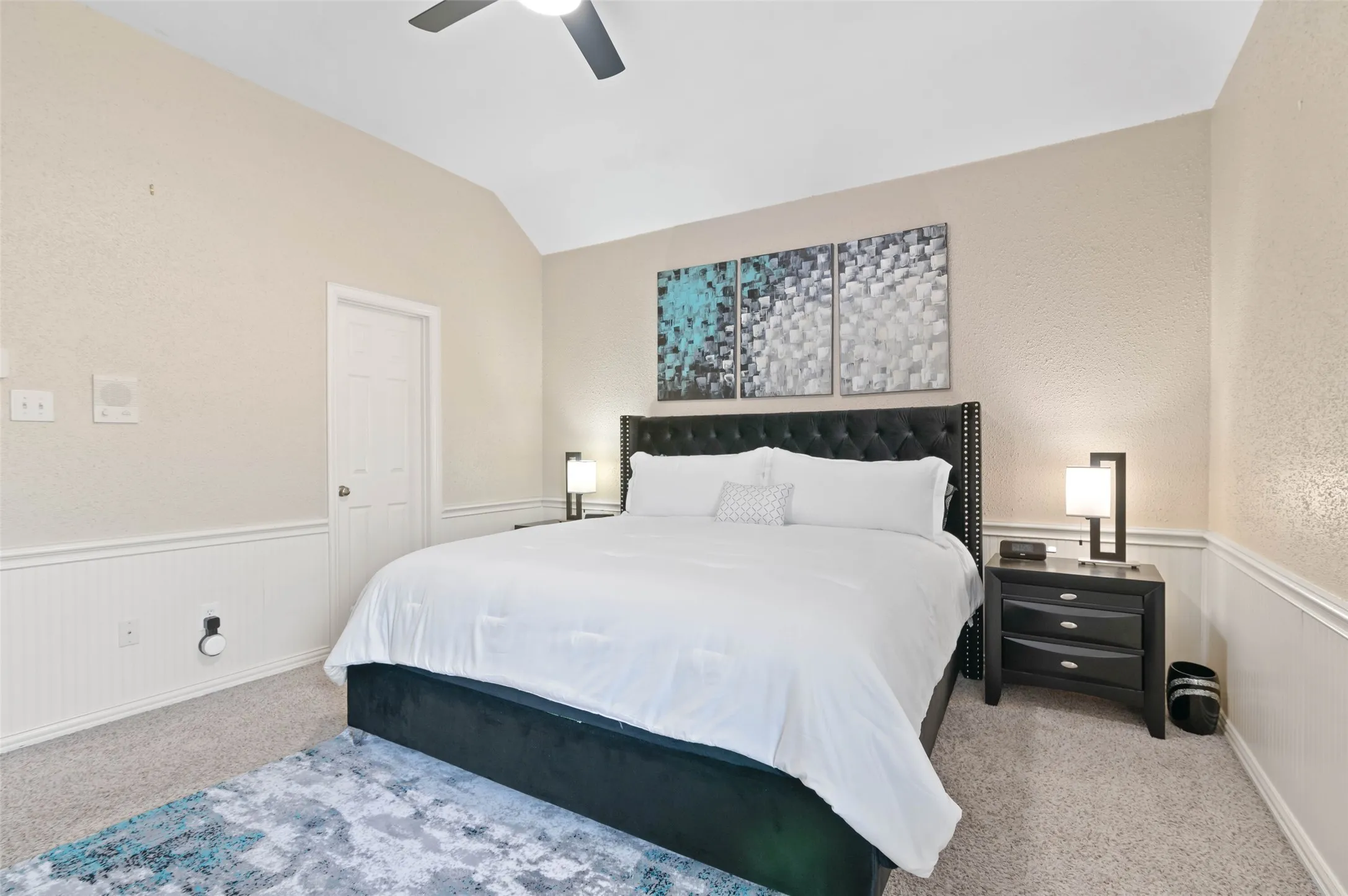 Sec. bedroom with en-suite bath and space for a King bed and 2 side tables.