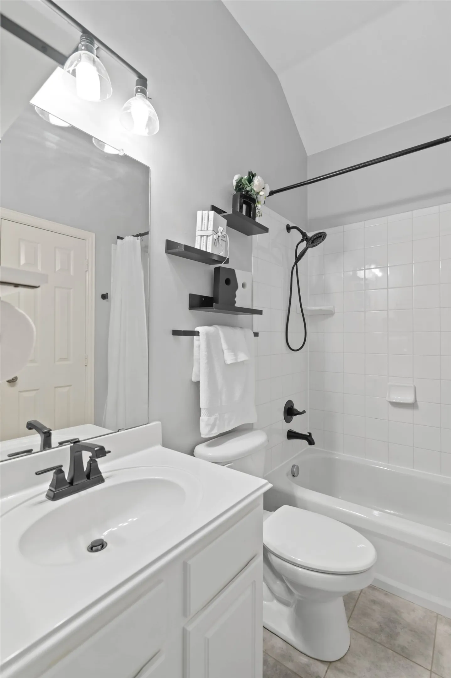 Upstairs secondary bathroom