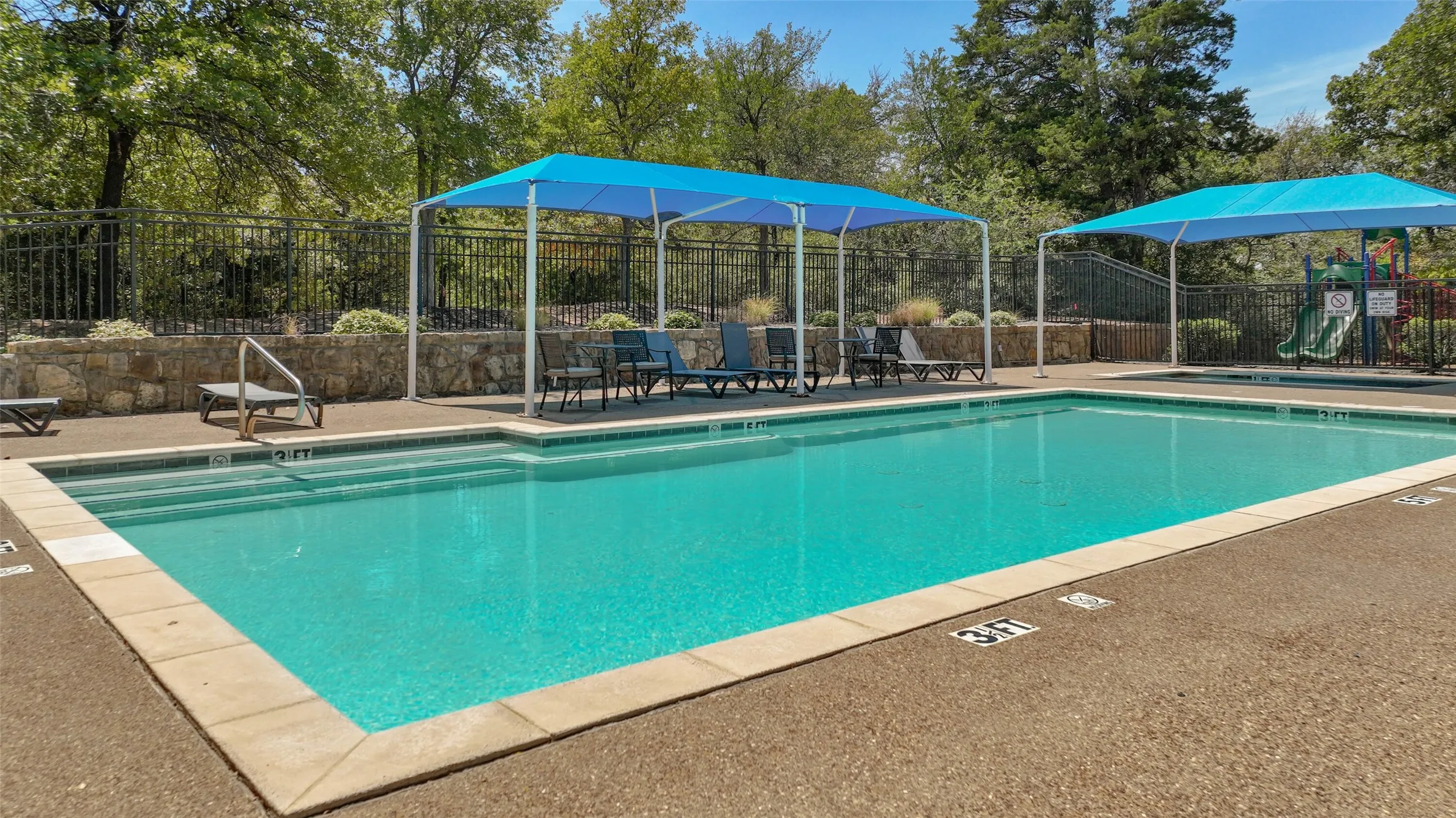 Community Amenities include a pool, kids pool, and shaded seating area.