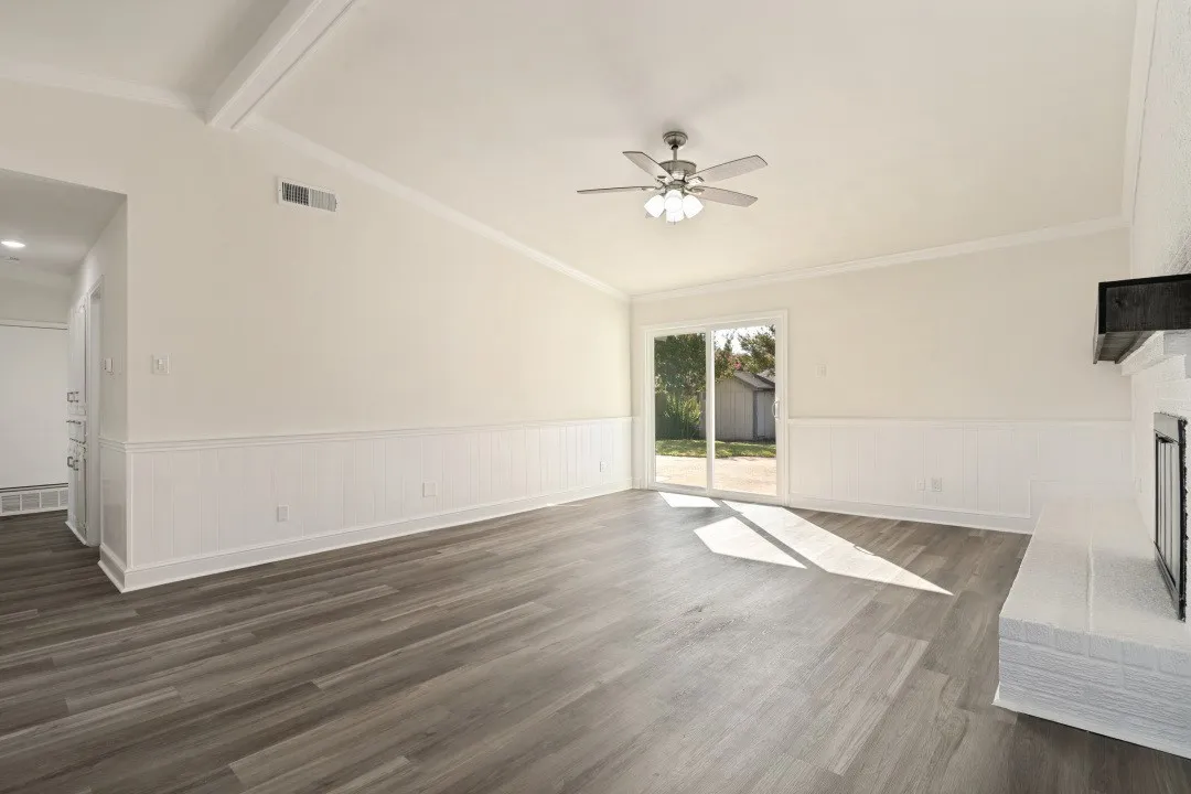 Single Family Residence For Sale in Dallas County , 622 Grinnell Drive, Garland, Texas 75043, 3 Bedroom, 2 Bathroom, 2 Garage spaces, 1,690 Sqft, built in 1977, mls#21359561, Real Estate Agent in Garland, Homes For Sale in Dallas county, Homes For Sale in Garland, Realtor in Garland Texas, Real Estate Brokerage Independent Realty Texas, Luminita Cordes Realtor