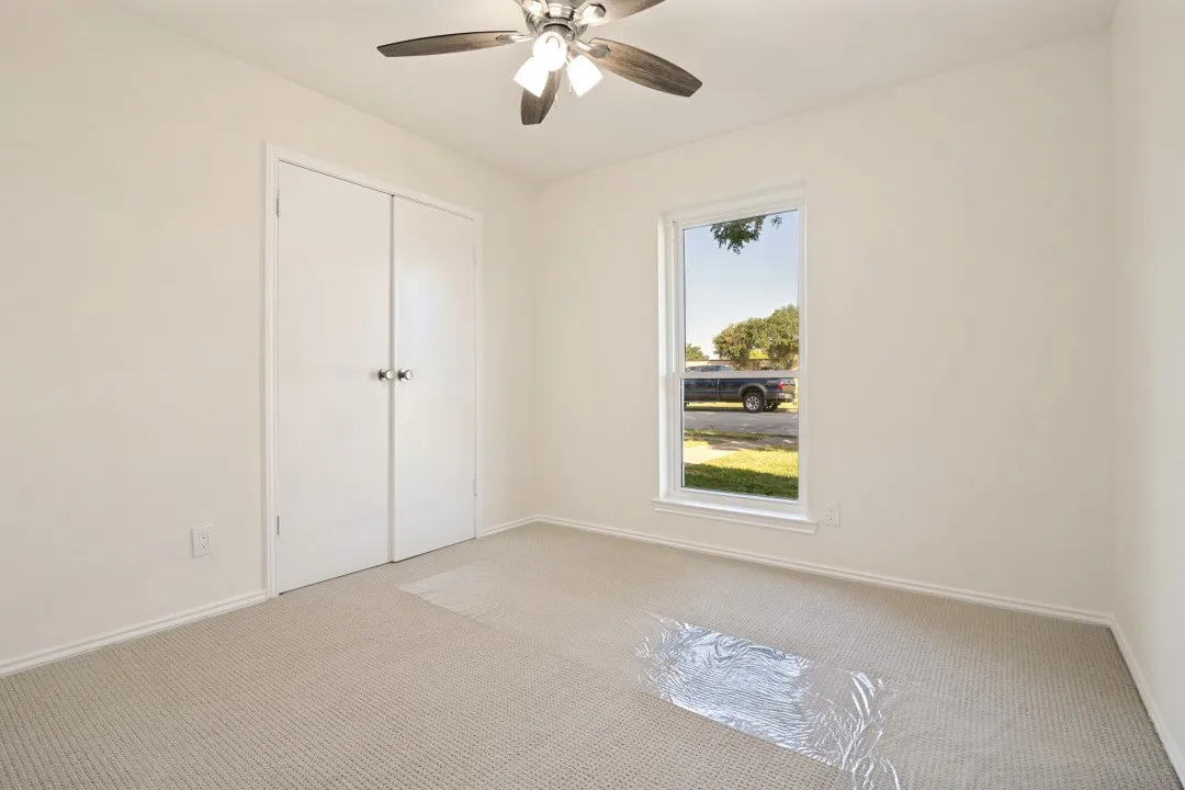 Single Family Residence For Sale in Dallas County , 622 Grinnell Drive, Garland, Texas 75043, 3 Bedroom, 2 Bathroom, 2 Garage spaces, 1,690 Sqft, built in 1977, mls#21359561, Real Estate Agent in Garland, Homes For Sale in Dallas county, Homes For Sale in Garland, Realtor in Garland Texas, Real Estate Brokerage Independent Realty Texas, Luminita Cordes Realtor