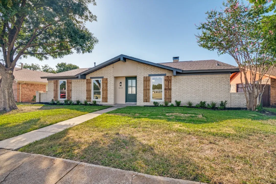 Single Family Residence For Sale in Dallas County , 622 Grinnell Drive, Garland, Texas 75043, 3 Bedroom, 2 Bathroom, 2 Garage spaces, 1,690 Sqft, built in 1977, mls#21359561, Real Estate Agent in Garland, Homes For Sale in Dallas county, Homes For Sale in Garland, Realtor in Garland Texas, Real Estate Brokerage Independent Realty Texas, Luminita Cordes Realtor