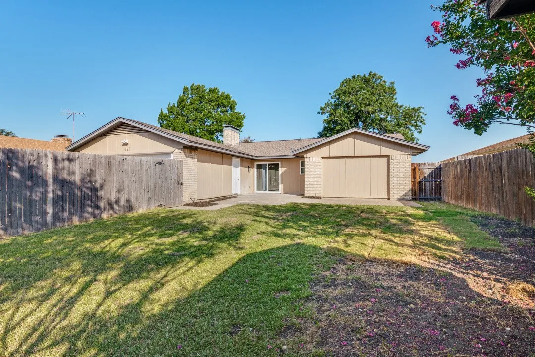 Single Family Residence For Sale in Dallas County , 622 Grinnell Drive, Garland, Texas 75043, 3 Bedroom, 2 Bathroom, 2 Garage spaces, 1,690 Sqft, built in 1977, mls#21359561, Real Estate Agent in Garland, Homes For Sale in Dallas county, Homes For Sale in Garland, Realtor in Garland Texas, Real Estate Brokerage Independent Realty Texas, Luminita Cordes Realtor