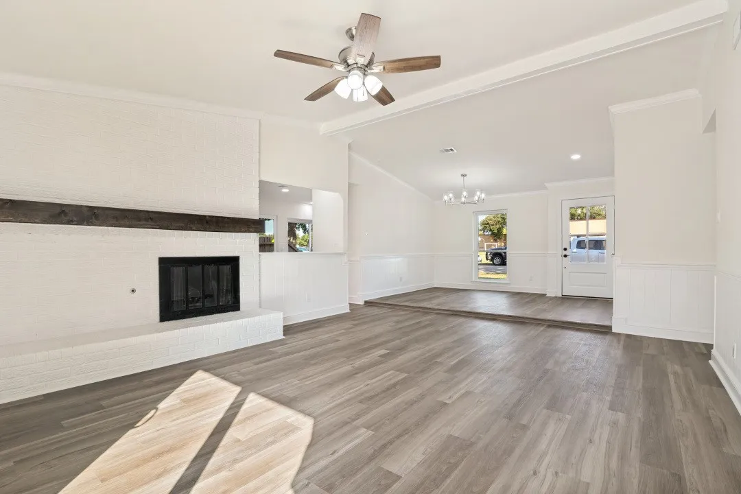 Single Family Residence For Sale in Dallas County , 622 Grinnell Drive, Garland, Texas 75043, 3 Bedroom, 2 Bathroom, 2 Garage spaces, 1,690 Sqft, built in 1977, mls#21359561, Real Estate Agent in Garland, Homes For Sale in Dallas county, Homes For Sale in Garland, Realtor in Garland Texas, Real Estate Brokerage Independent Realty Texas, Luminita Cordes Realtor