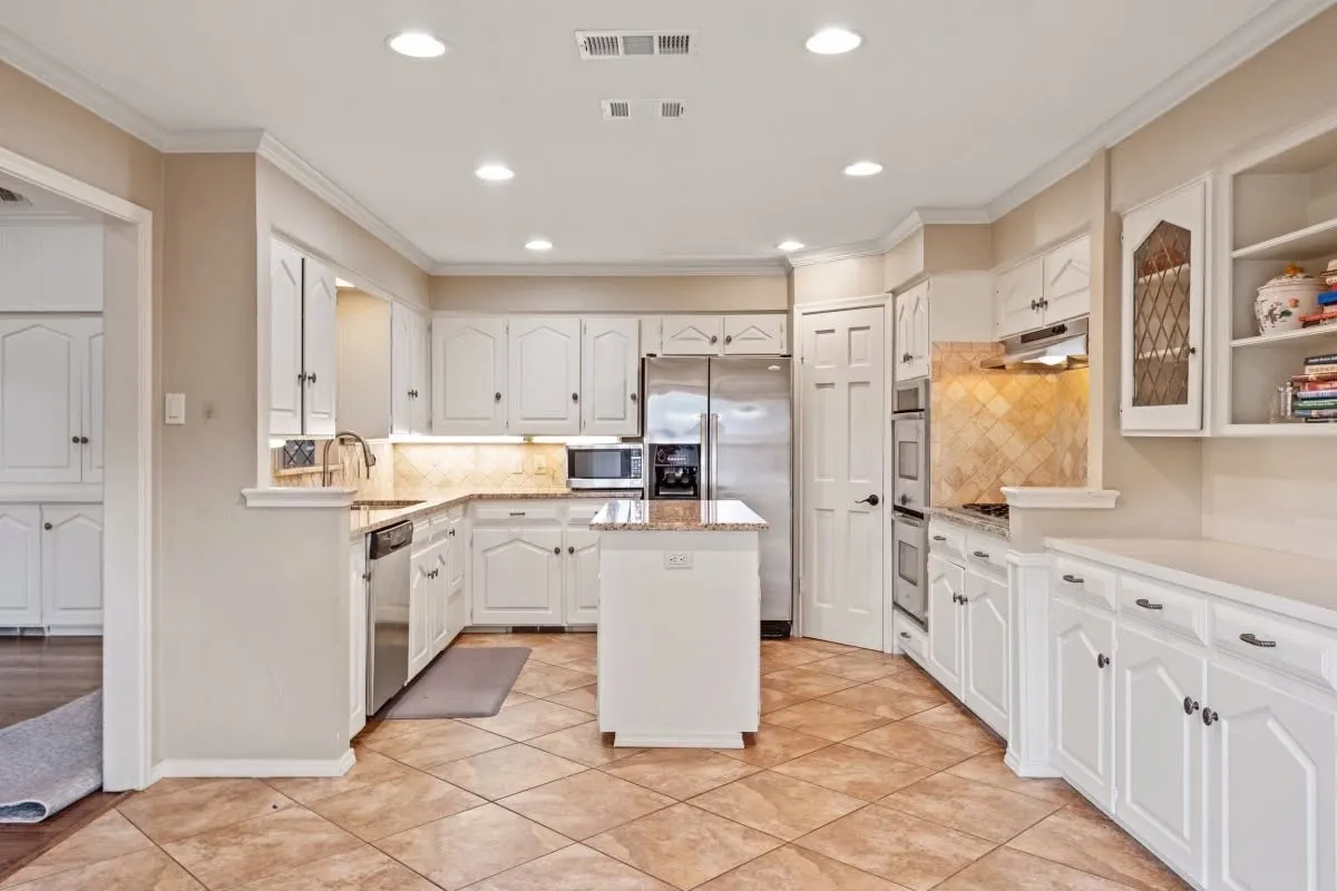 Open Eat In Kitchen