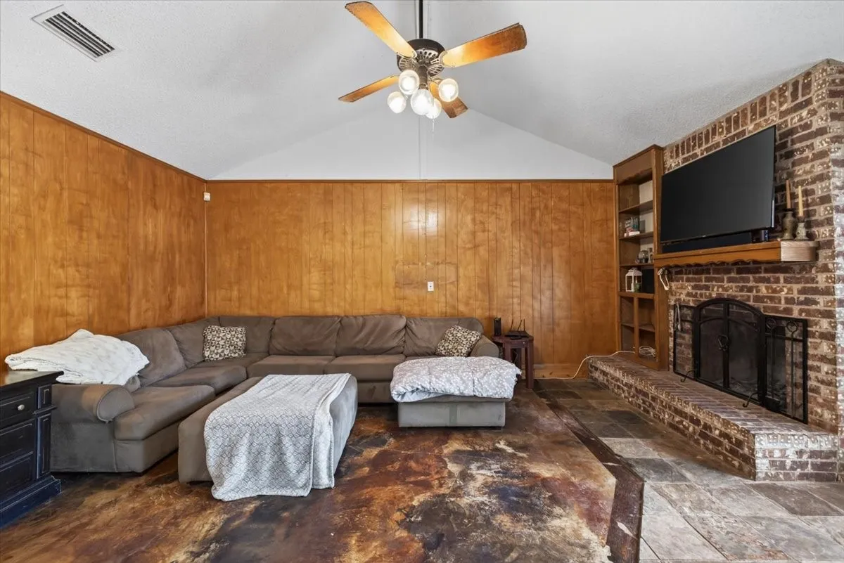 Single Family Residence For Sale in Tarrant County , 8204 Starnes Road, North Richland Hills, Texas 76182, 3 Bedroom, 2 Bathroom, 2 Garage spaces, 2,059 Sqft, built in 1979, mls#21360155, Real Estate Agent in North Richland Hills, Homes For Sale in Tarrant county, Homes For Sale in North Richland Hills, Realtor in North Richland Hills Texas, Real Estate Brokerage Independent Realty Texas, Luminita Cordes Realtor