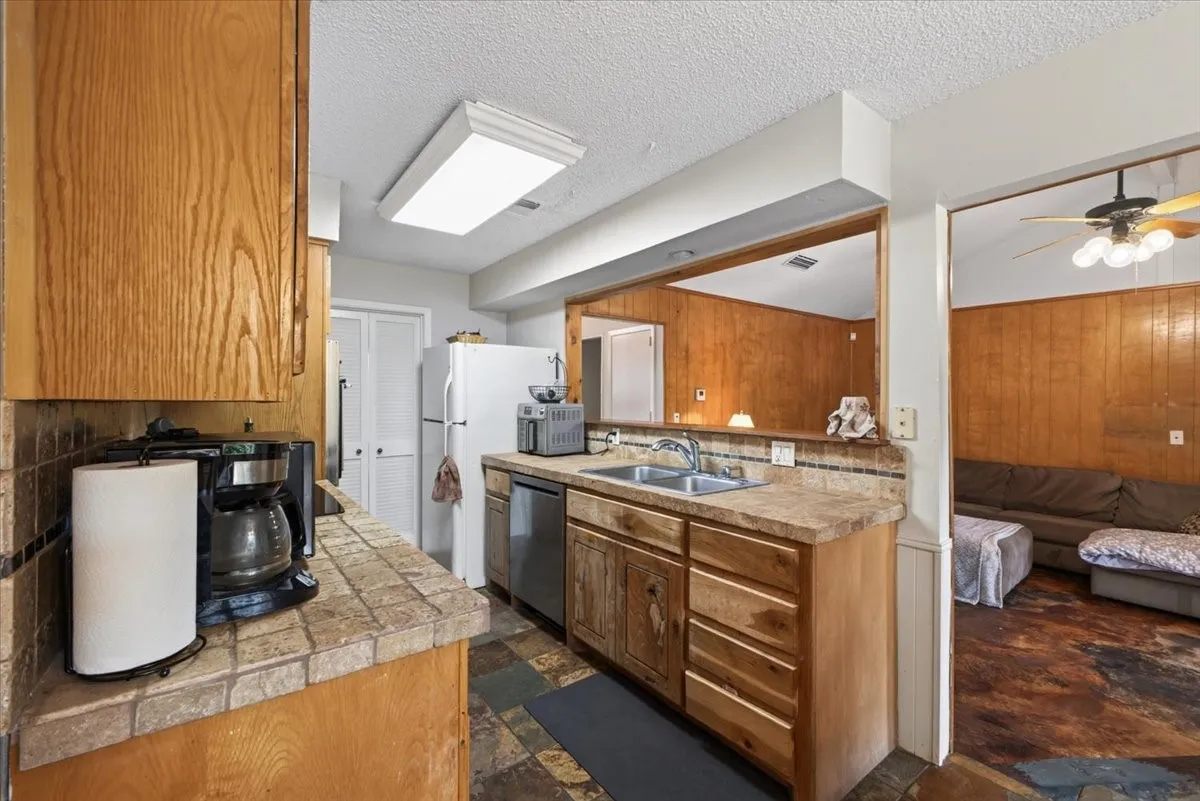 Single Family Residence For Sale in Tarrant County , 8204 Starnes Road, North Richland Hills, Texas 76182, 3 Bedroom, 2 Bathroom, 2 Garage spaces, 2,059 Sqft, built in 1979, mls#21360155, Real Estate Agent in North Richland Hills, Homes For Sale in Tarrant county, Homes For Sale in North Richland Hills, Realtor in North Richland Hills Texas, Real Estate Brokerage Independent Realty Texas, Luminita Cordes Realtor