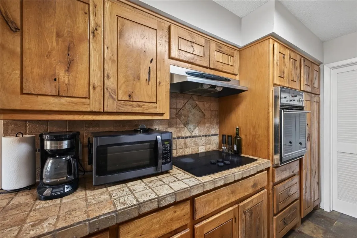 Single Family Residence For Sale in Tarrant County , 8204 Starnes Road, North Richland Hills, Texas 76182, 3 Bedroom, 2 Bathroom, 2 Garage spaces, 2,059 Sqft, built in 1979, mls#21360155, Real Estate Agent in North Richland Hills, Homes For Sale in Tarrant county, Homes For Sale in North Richland Hills, Realtor in North Richland Hills Texas, Real Estate Brokerage Independent Realty Texas, Luminita Cordes Realtor