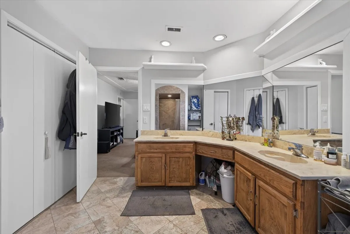 Single Family Residence For Sale in Tarrant County , 8204 Starnes Road, North Richland Hills, Texas 76182, 3 Bedroom, 2 Bathroom, 2 Garage spaces, 2,059 Sqft, built in 1979, mls#21360155, Real Estate Agent in North Richland Hills, Homes For Sale in Tarrant county, Homes For Sale in North Richland Hills, Realtor in North Richland Hills Texas, Real Estate Brokerage Independent Realty Texas, Luminita Cordes Realtor