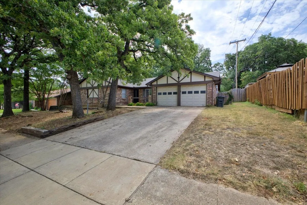 Single Family Residence For Sale in Tarrant County , 8204 Starnes Road, North Richland Hills, Texas 76182, 3 Bedroom, 2 Bathroom, 2 Garage spaces, 2,059 Sqft, built in 1979, mls#21360155, Real Estate Agent in North Richland Hills, Homes For Sale in Tarrant county, Homes For Sale in North Richland Hills, Realtor in North Richland Hills Texas, Real Estate Brokerage Independent Realty Texas, Luminita Cordes Realtor