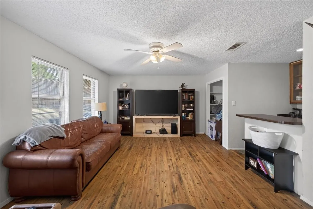Single Family Residence For Sale in Tarrant County , 8204 Starnes Road, North Richland Hills, Texas 76182, 3 Bedroom, 2 Bathroom, 2 Garage spaces, 2,059 Sqft, built in 1979, mls#21360155, Real Estate Agent in North Richland Hills, Homes For Sale in Tarrant county, Homes For Sale in North Richland Hills, Realtor in North Richland Hills Texas, Real Estate Brokerage Independent Realty Texas, Luminita Cordes Realtor