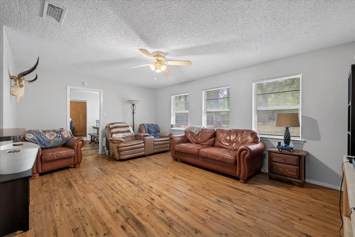 Single Family Residence For Sale in Tarrant County , 8204 Starnes Road, North Richland Hills, Texas 76182, 3 Bedroom, 2 Bathroom, 2 Garage spaces, 2,059 Sqft, built in 1979, mls#21360155, Real Estate Agent in North Richland Hills, Homes For Sale in Tarrant county, Homes For Sale in North Richland Hills, Realtor in North Richland Hills Texas, Real Estate Brokerage Independent Realty Texas, Luminita Cordes Realtor