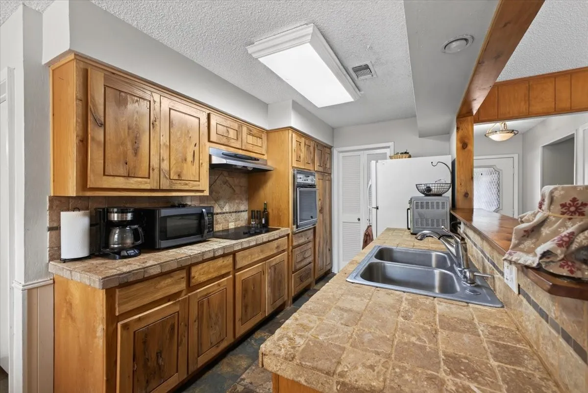Single Family Residence For Sale in Tarrant County , 8204 Starnes Road, North Richland Hills, Texas 76182, 3 Bedroom, 2 Bathroom, 2 Garage spaces, 2,059 Sqft, built in 1979, mls#21360155, Real Estate Agent in North Richland Hills, Homes For Sale in Tarrant county, Homes For Sale in North Richland Hills, Realtor in North Richland Hills Texas, Real Estate Brokerage Independent Realty Texas, Luminita Cordes Realtor