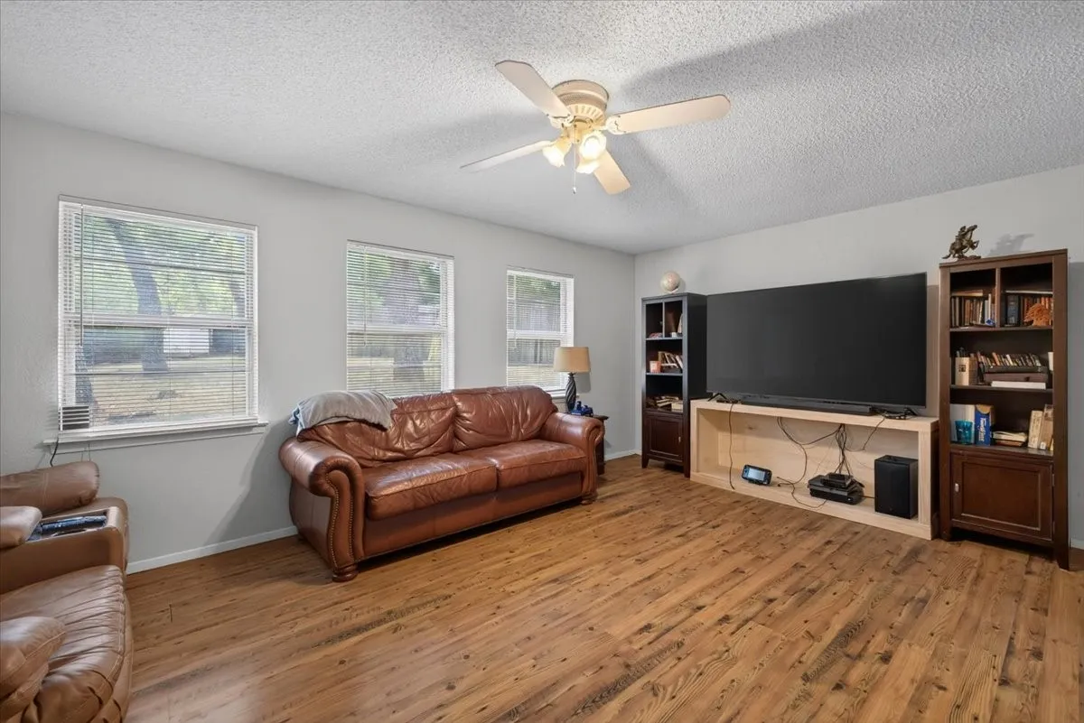 Single Family Residence For Sale in Tarrant County , 8204 Starnes Road, North Richland Hills, Texas 76182, 3 Bedroom, 2 Bathroom, 2 Garage spaces, 2,059 Sqft, built in 1979, mls#21360155, Real Estate Agent in North Richland Hills, Homes For Sale in Tarrant county, Homes For Sale in North Richland Hills, Realtor in North Richland Hills Texas, Real Estate Brokerage Independent Realty Texas, Luminita Cordes Realtor