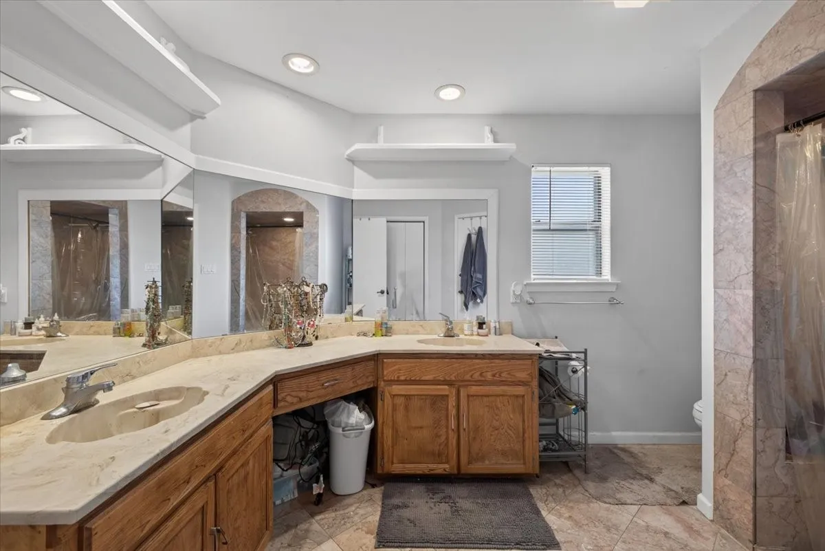 Single Family Residence For Sale in Tarrant County , 8204 Starnes Road, North Richland Hills, Texas 76182, 3 Bedroom, 2 Bathroom, 2 Garage spaces, 2,059 Sqft, built in 1979, mls#21360155, Real Estate Agent in North Richland Hills, Homes For Sale in Tarrant county, Homes For Sale in North Richland Hills, Realtor in North Richland Hills Texas, Real Estate Brokerage Independent Realty Texas, Luminita Cordes Realtor