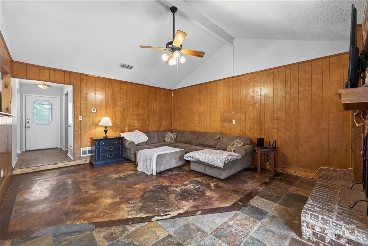 Single Family Residence For Sale in Tarrant County , 8204 Starnes Road, North Richland Hills, Texas 76182, 3 Bedroom, 2 Bathroom, 2 Garage spaces, 2,059 Sqft, built in 1979, mls#21360155, Real Estate Agent in North Richland Hills, Homes For Sale in Tarrant county, Homes For Sale in North Richland Hills, Realtor in North Richland Hills Texas, Real Estate Brokerage Independent Realty Texas, Luminita Cordes Realtor