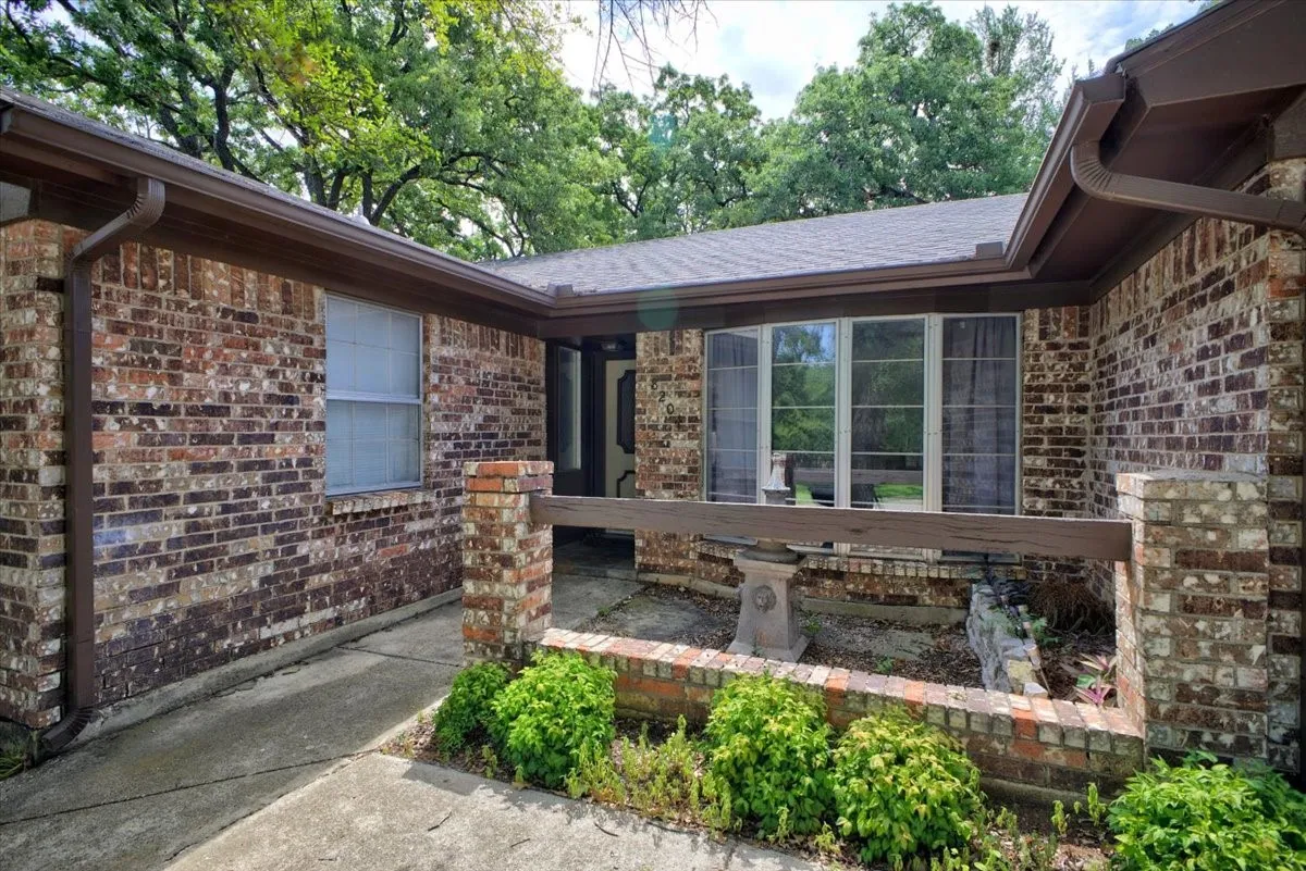 Single Family Residence For Sale in Tarrant County , 8204 Starnes Road, North Richland Hills, Texas 76182, 3 Bedroom, 2 Bathroom, 2 Garage spaces, 2,059 Sqft, built in 1979, mls#21360155, Real Estate Agent in North Richland Hills, Homes For Sale in Tarrant county, Homes For Sale in North Richland Hills, Realtor in North Richland Hills Texas, Real Estate Brokerage Independent Realty Texas, Luminita Cordes Realtor