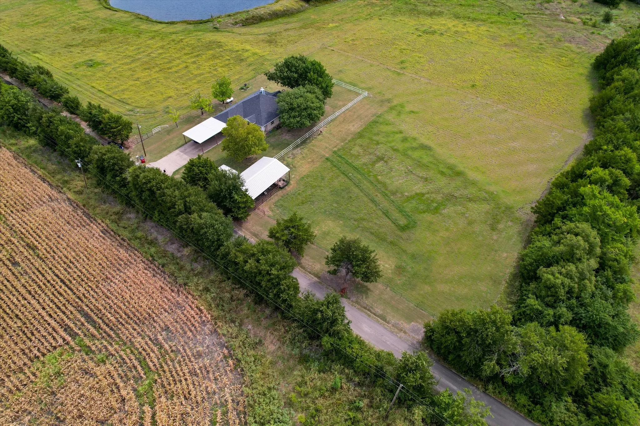 Single Family Residence For Sale in Fannin County , 1172 County Road 3710, Leonard, Texas 75452, 2 Bedroom, 2 Bathroom, 2 Garage spaces, 1,517 Sqft, built in 1998, mls#21360202, Real Estate Agent in Leonard, Homes For Sale in Fannin county, Homes For Sale in Leonard, Realtor in Leonard Texas, Real Estate Brokerage Independent Realty Texas, Luminita Cordes Realtor