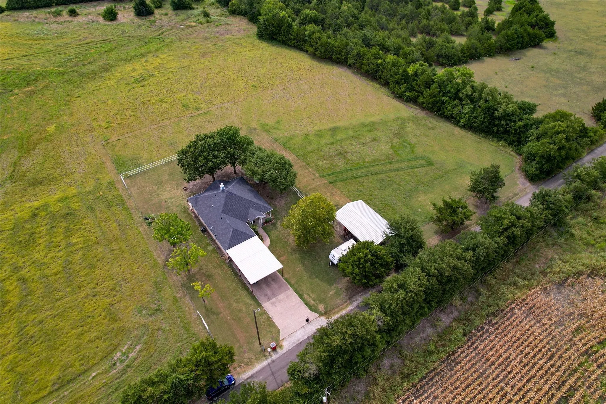 Single Family Residence For Sale in Fannin County , 1172 County Road 3710, Leonard, Texas 75452, 2 Bedroom, 2 Bathroom, 2 Garage spaces, 1,517 Sqft, built in 1998, mls#21360202, Real Estate Agent in Leonard, Homes For Sale in Fannin county, Homes For Sale in Leonard, Realtor in Leonard Texas, Real Estate Brokerage Independent Realty Texas, Luminita Cordes Realtor