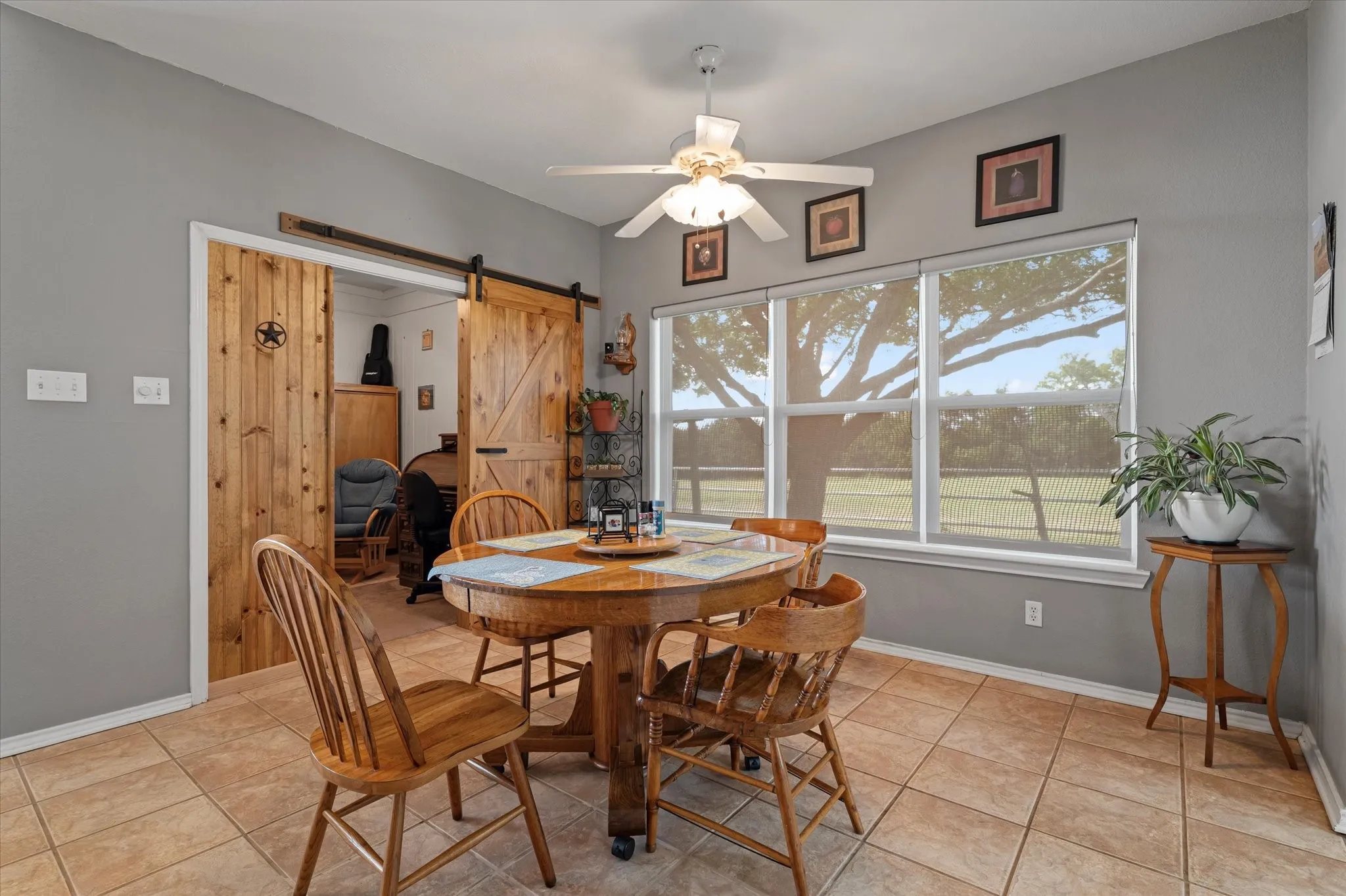 Single Family Residence For Sale in Fannin County , 1172 County Road 3710, Leonard, Texas 75452, 2 Bedroom, 2 Bathroom, 2 Garage spaces, 1,517 Sqft, built in 1998, mls#21360202, Real Estate Agent in Leonard, Homes For Sale in Fannin county, Homes For Sale in Leonard, Realtor in Leonard Texas, Real Estate Brokerage Independent Realty Texas, Luminita Cordes Realtor