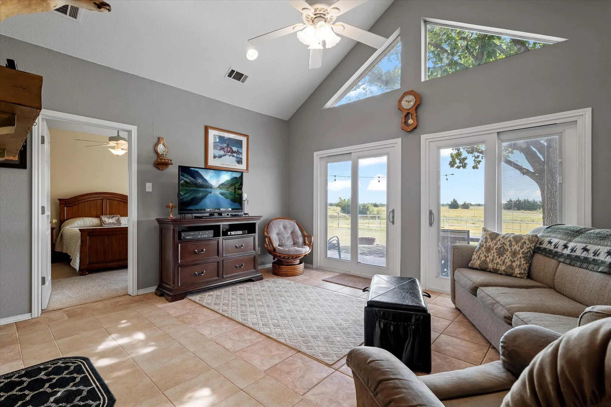 Single Family Residence For Sale in Fannin County , 1172 County Road 3710, Leonard, Texas 75452, 2 Bedroom, 2 Bathroom, 2 Garage spaces, 1,517 Sqft, built in 1998, mls#21360202, Real Estate Agent in Leonard, Homes For Sale in Fannin county, Homes For Sale in Leonard, Realtor in Leonard Texas, Real Estate Brokerage Independent Realty Texas, Luminita Cordes Realtor