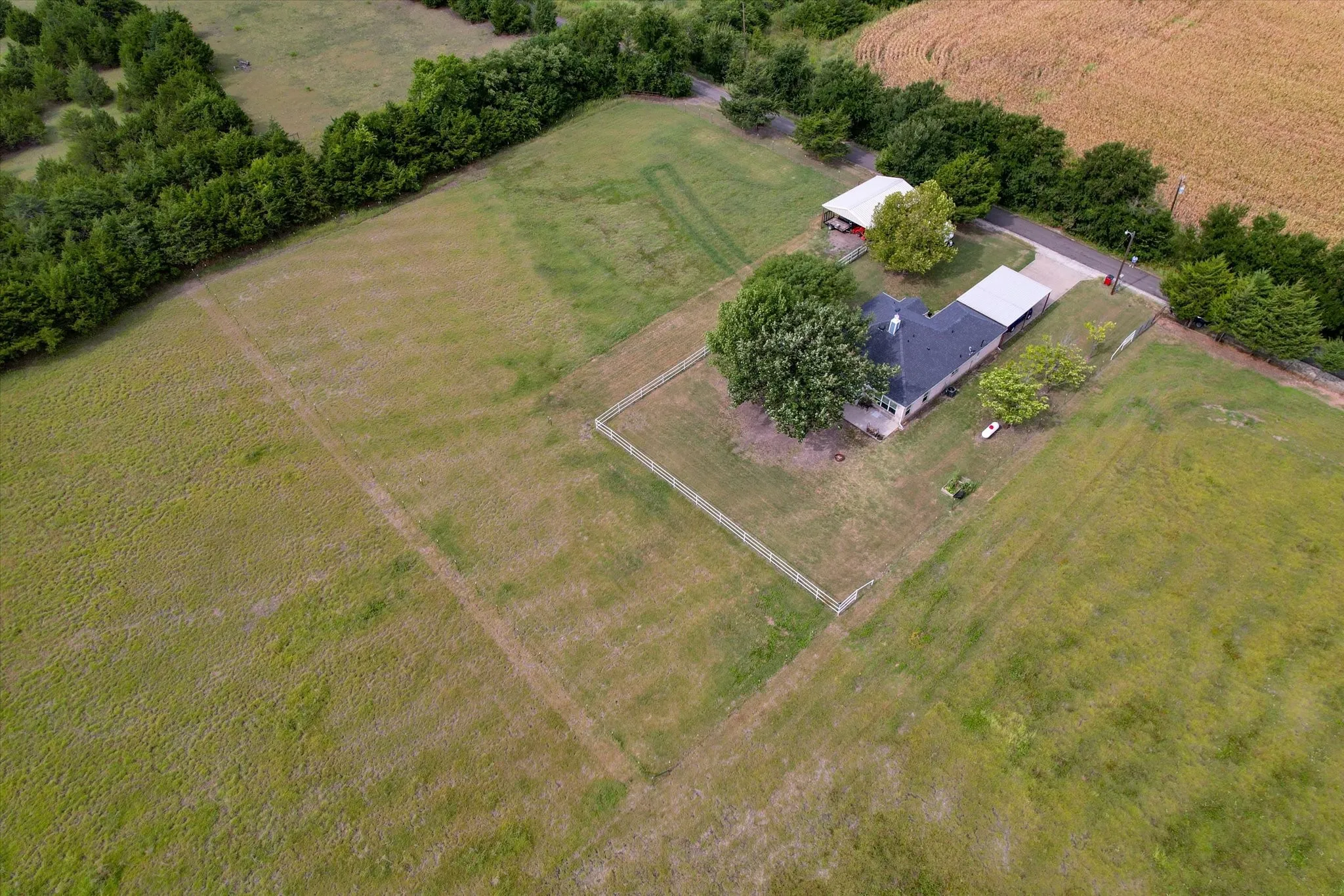 Single Family Residence For Sale in Fannin County , 1172 County Road 3710, Leonard, Texas 75452, 2 Bedroom, 2 Bathroom, 2 Garage spaces, 1,517 Sqft, built in 1998, mls#21360202, Real Estate Agent in Leonard, Homes For Sale in Fannin county, Homes For Sale in Leonard, Realtor in Leonard Texas, Real Estate Brokerage Independent Realty Texas, Luminita Cordes Realtor