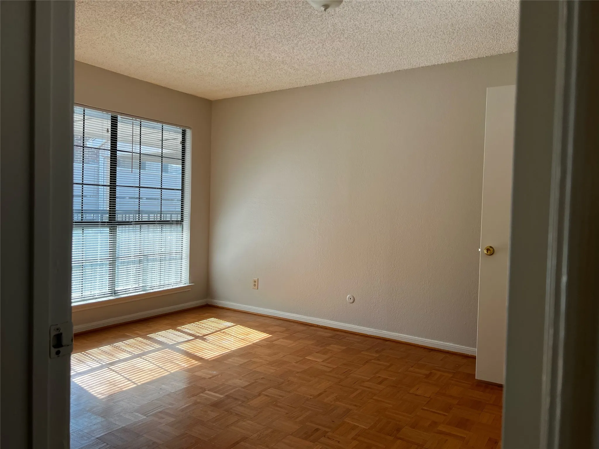 Condominium For Rent in Dallas County , 8545 Midpark Road 48, Dallas, Texas 75240, 2 Bedroom, 2 Bathroom, Garage spaces, 1,035 Sqft, built in 1982, mls#21360174, Real Estate Agent in Dallas, Homes For Rent in Dallas county, Homes For Rent in Dallas, Realtor in Dallas Texas, Real Estate Brokerage Independent Realty Texas, Luminita Cordes Realtor