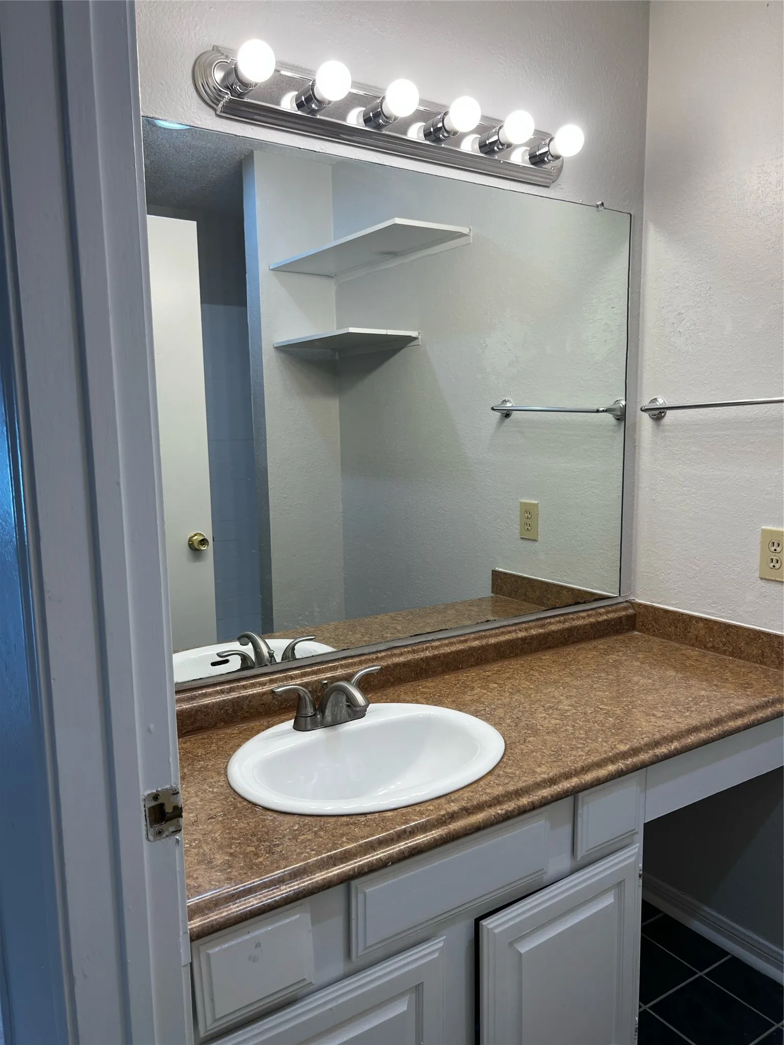 Condominium For Rent in Dallas County , 8545 Midpark Road 48, Dallas, Texas 75240, 2 Bedroom, 2 Bathroom, Garage spaces, 1,035 Sqft, built in 1982, mls#21360174, Real Estate Agent in Dallas, Homes For Rent in Dallas county, Homes For Rent in Dallas, Realtor in Dallas Texas, Real Estate Brokerage Independent Realty Texas, Luminita Cordes Realtor