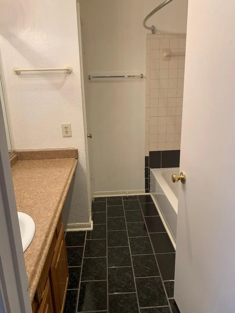 Condominium For Rent in Dallas County , 8545 Midpark Road 48, Dallas, Texas 75240, 2 Bedroom, 2 Bathroom, Garage spaces, 1,035 Sqft, built in 1982, mls#21360174, Real Estate Agent in Dallas, Homes For Rent in Dallas county, Homes For Rent in Dallas, Realtor in Dallas Texas, Real Estate Brokerage Independent Realty Texas, Luminita Cordes Realtor
