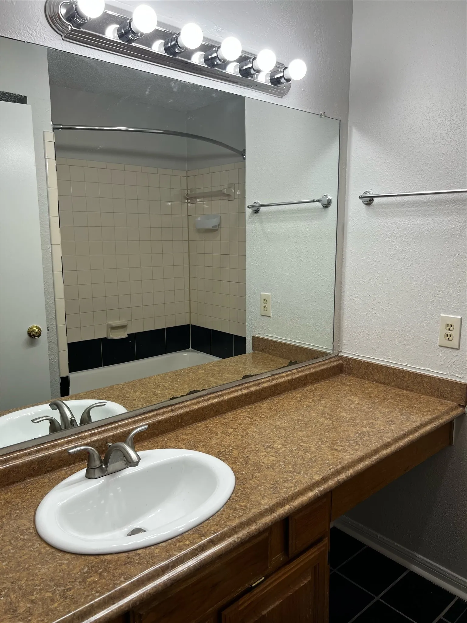 Condominium For Rent in Dallas County , 8545 Midpark Road 48, Dallas, Texas 75240, 2 Bedroom, 2 Bathroom, Garage spaces, 1,035 Sqft, built in 1982, mls#21360174, Real Estate Agent in Dallas, Homes For Rent in Dallas county, Homes For Rent in Dallas, Realtor in Dallas Texas, Real Estate Brokerage Independent Realty Texas, Luminita Cordes Realtor