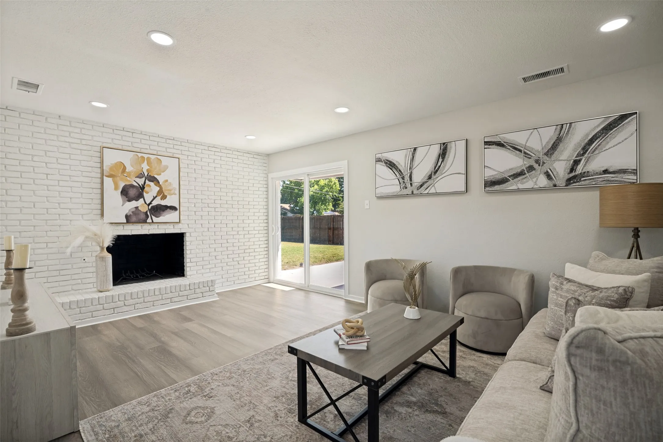Single Family Residence For Sale in Dallas County , 748 Kingswood Avenue, Richardson, Texas 75080, 4 Bedroom, 2 Bathroom, 2 Garage spaces, 1,520 Sqft, built in 1967, mls#21360243, Real Estate Agent in Richardson, Homes For Sale in Dallas county, Homes For Sale in Richardson, Realtor in Richardson Texas, Real Estate Brokerage Independent Realty Texas, Luminita Cordes Realtor