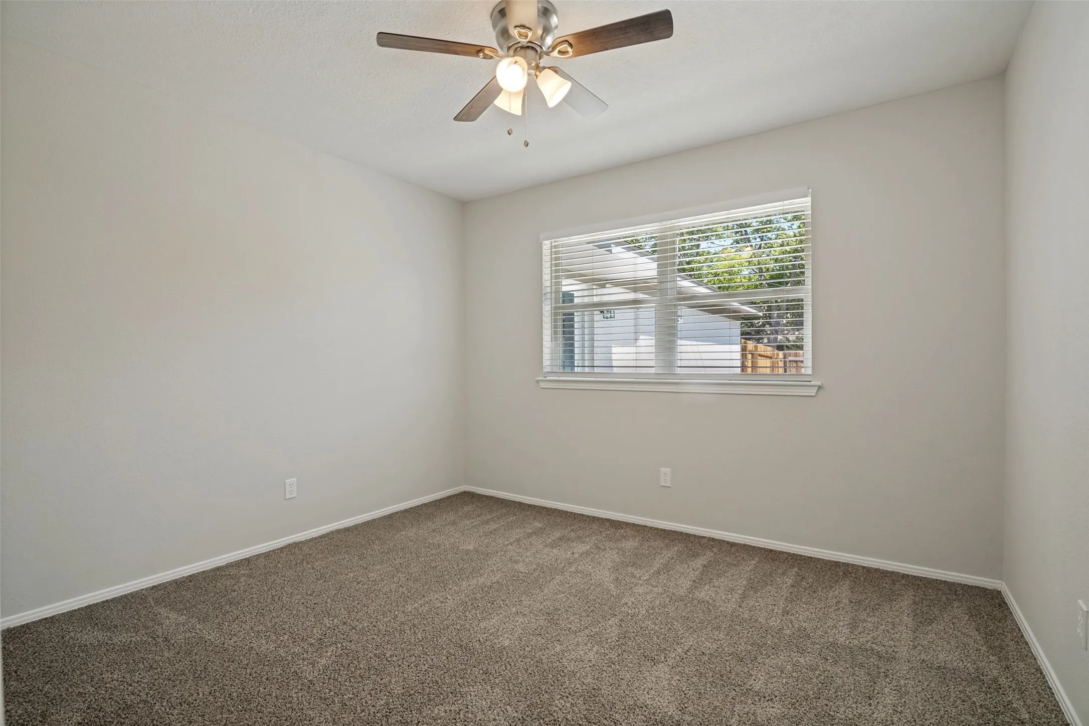 Single Family Residence For Sale in Dallas County , 748 Kingswood Avenue, Richardson, Texas 75080, 4 Bedroom, 2 Bathroom, 2 Garage spaces, 1,520 Sqft, built in 1967, mls#21360243, Real Estate Agent in Richardson, Homes For Sale in Dallas county, Homes For Sale in Richardson, Realtor in Richardson Texas, Real Estate Brokerage Independent Realty Texas, Luminita Cordes Realtor