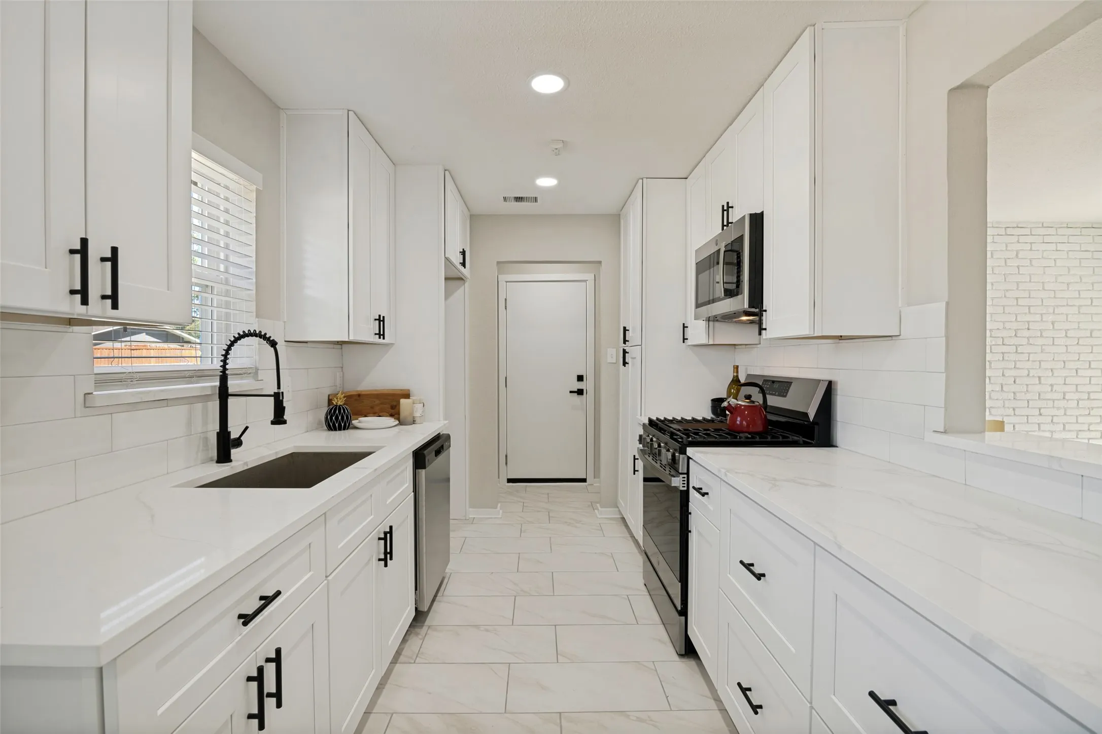 Single Family Residence For Sale in Dallas County , 748 Kingswood Avenue, Richardson, Texas 75080, 4 Bedroom, 2 Bathroom, 2 Garage spaces, 1,520 Sqft, built in 1967, mls#21360243, Real Estate Agent in Richardson, Homes For Sale in Dallas county, Homes For Sale in Richardson, Realtor in Richardson Texas, Real Estate Brokerage Independent Realty Texas, Luminita Cordes Realtor