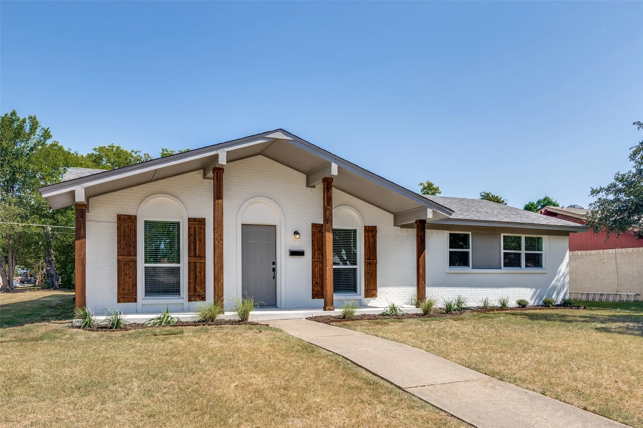 Single Family Residence For Sale in Dallas County , 748 Kingswood Avenue, Richardson, Texas 75080, 4 Bedroom, 2 Bathroom, 2 Garage spaces, 1,520 Sqft, built in 1967, mls#21360243, Real Estate Agent in Richardson, Homes For Sale in Dallas county, Homes For Sale in Richardson, Realtor in Richardson Texas, Real Estate Brokerage Independent Realty Texas, Luminita Cordes Realtor