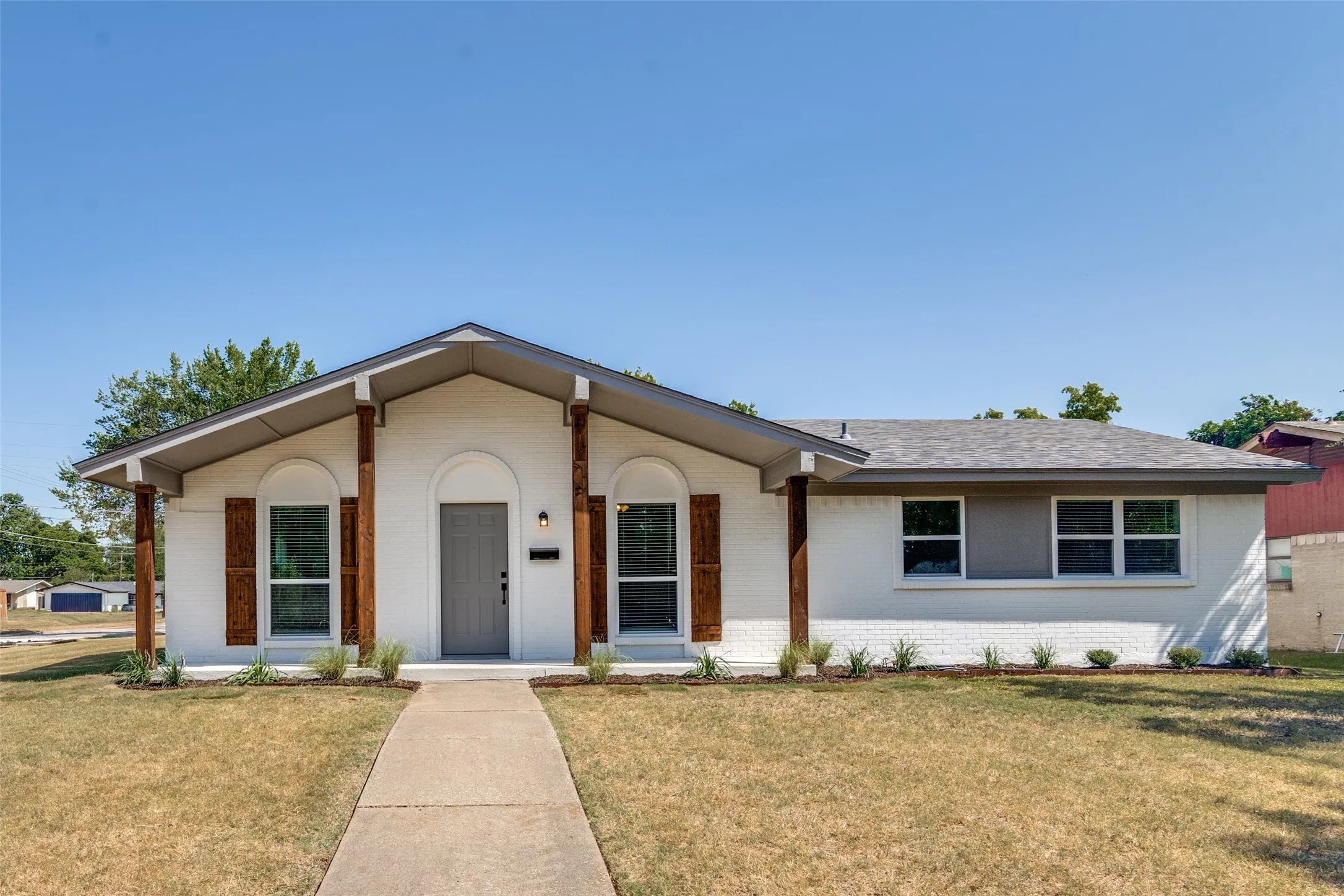 Single Family Residence For Sale in Dallas County , 748 Kingswood Avenue, Richardson, Texas 75080, 4 Bedroom, 2 Bathroom, 2 Garage spaces, 1,520 Sqft, built in 1967, mls#21360243, Real Estate Agent in Richardson, Homes For Sale in Dallas county, Homes For Sale in Richardson, Realtor in Richardson Texas, Real Estate Brokerage Independent Realty Texas, Luminita Cordes Realtor