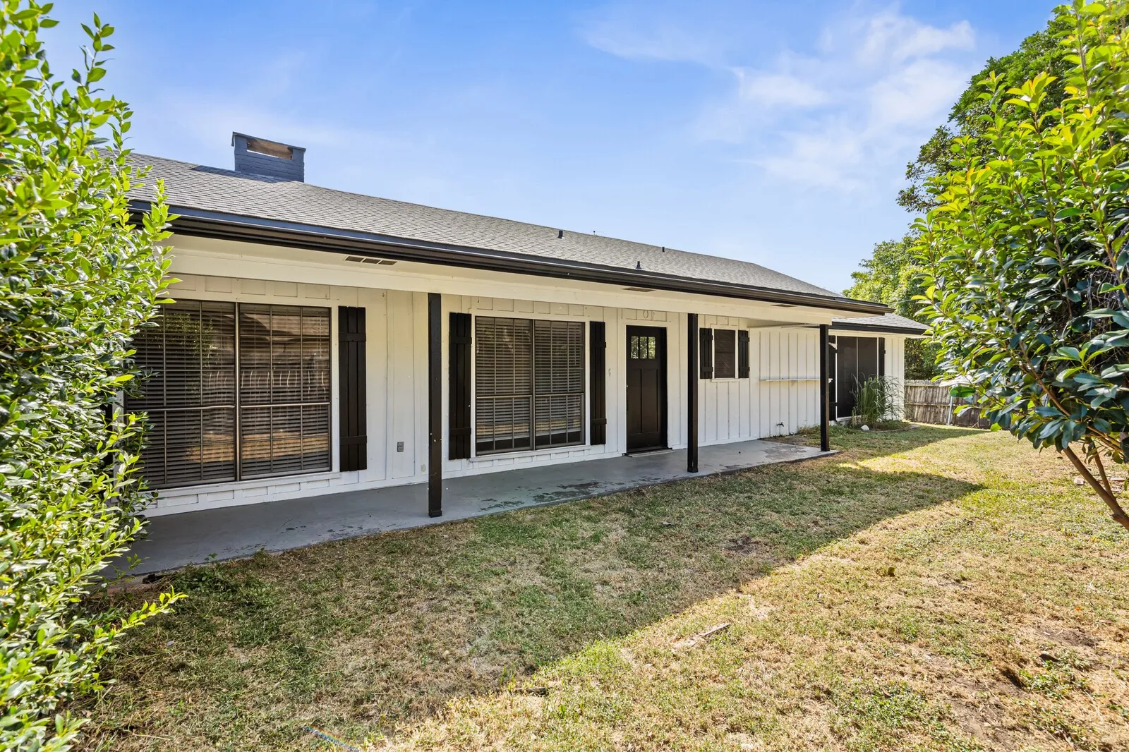 Single Family Residence For Sale in Mc Lennan County , 1700 Laurel Lake, Waco, Texas 76710, 3 Bedroom, 2 Bathroom, Garage spaces, 1,908 Sqft, built in 1973, mls#21360184, Real Estate Agent in Waco, Homes For Sale in Mc Lennan county, Homes For Sale in Waco, Realtor in Waco Texas, Real Estate Brokerage Independent Realty Texas, Luminita Cordes Realtor