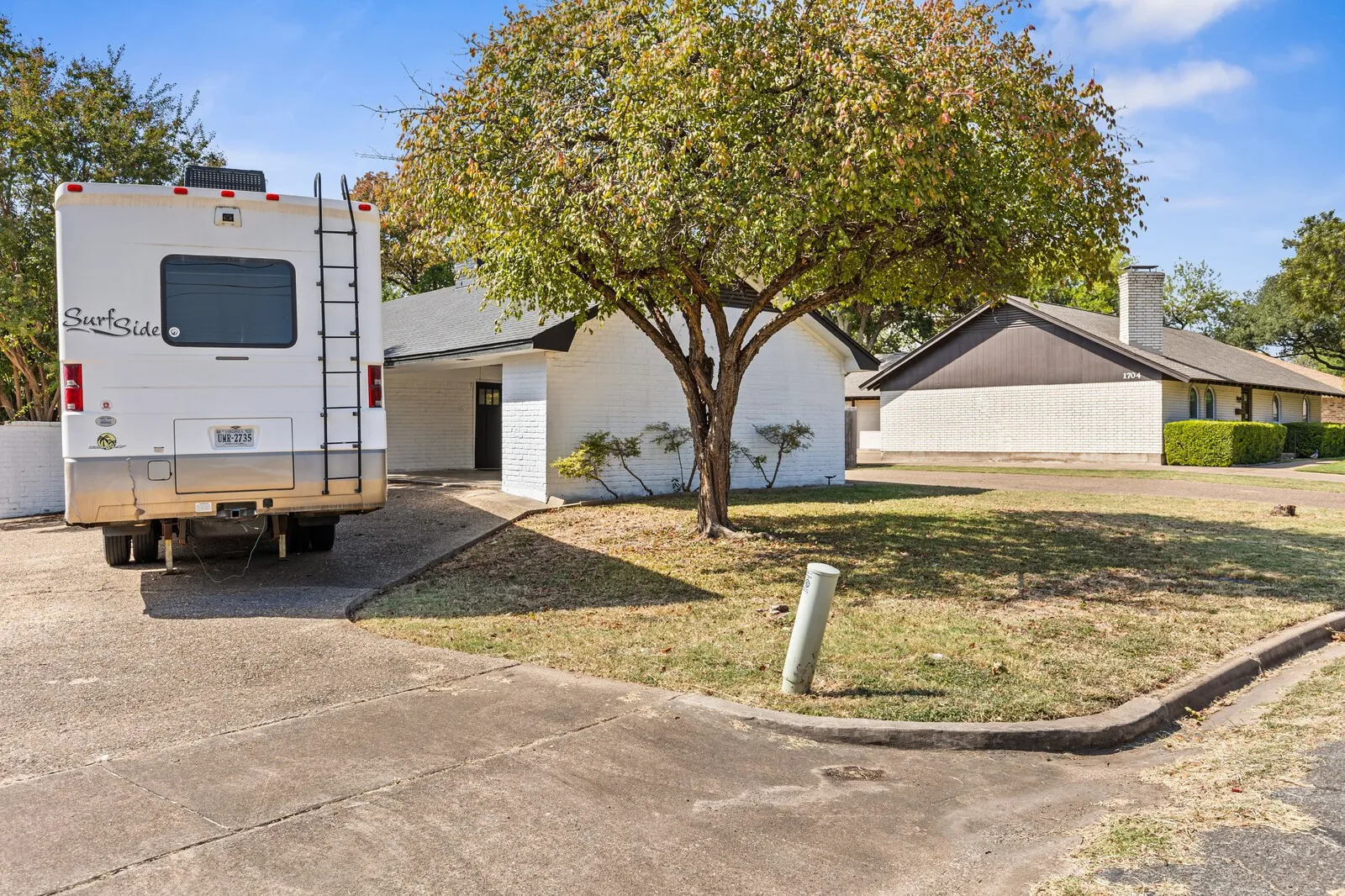 Single Family Residence For Sale in Mc Lennan County , 1700 Laurel Lake, Waco, Texas 76710, 3 Bedroom, 2 Bathroom, Garage spaces, 1,908 Sqft, built in 1973, mls#21360184, Real Estate Agent in Waco, Homes For Sale in Mc Lennan county, Homes For Sale in Waco, Realtor in Waco Texas, Real Estate Brokerage Independent Realty Texas, Luminita Cordes Realtor