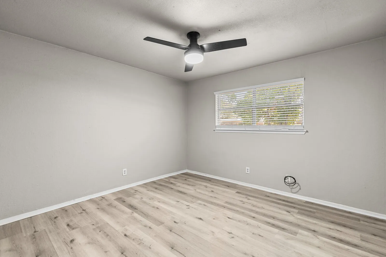 Single Family Residence For Sale in Mc Lennan County , 1700 Laurel Lake, Waco, Texas 76710, 3 Bedroom, 2 Bathroom, Garage spaces, 1,908 Sqft, built in 1973, mls#21360184, Real Estate Agent in Waco, Homes For Sale in Mc Lennan county, Homes For Sale in Waco, Realtor in Waco Texas, Real Estate Brokerage Independent Realty Texas, Luminita Cordes Realtor