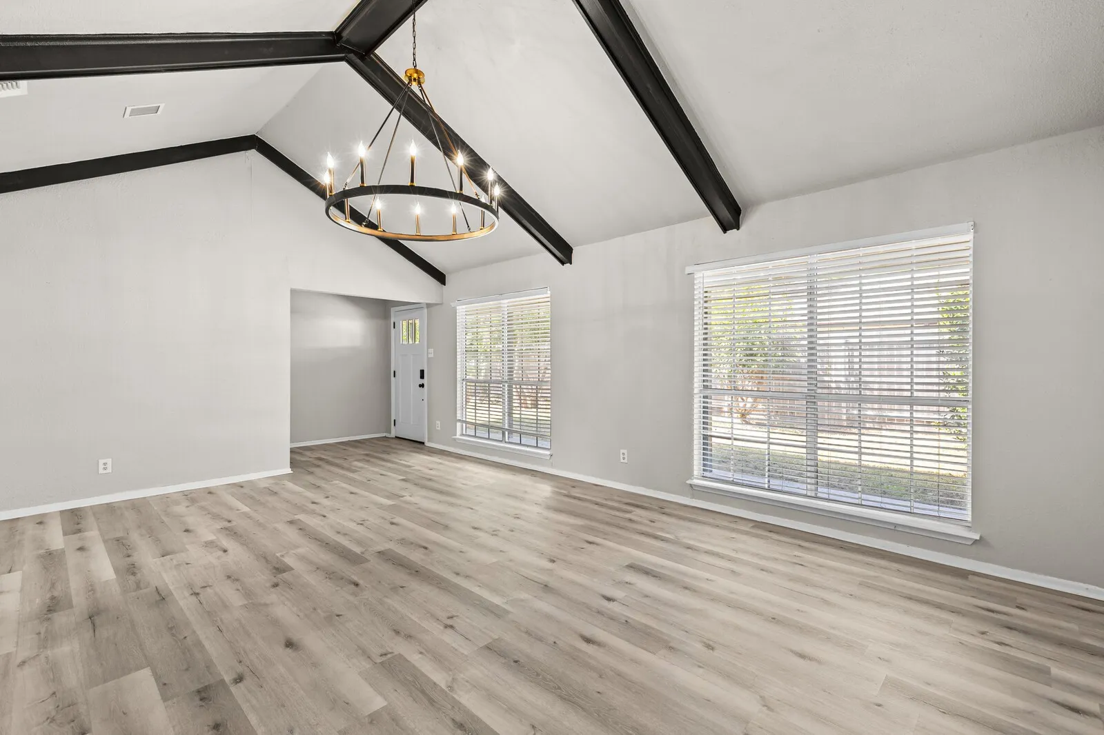 Single Family Residence For Sale in Mc Lennan County , 1700 Laurel Lake, Waco, Texas 76710, 3 Bedroom, 2 Bathroom, Garage spaces, 1,908 Sqft, built in 1973, mls#21360184, Real Estate Agent in Waco, Homes For Sale in Mc Lennan county, Homes For Sale in Waco, Realtor in Waco Texas, Real Estate Brokerage Independent Realty Texas, Luminita Cordes Realtor